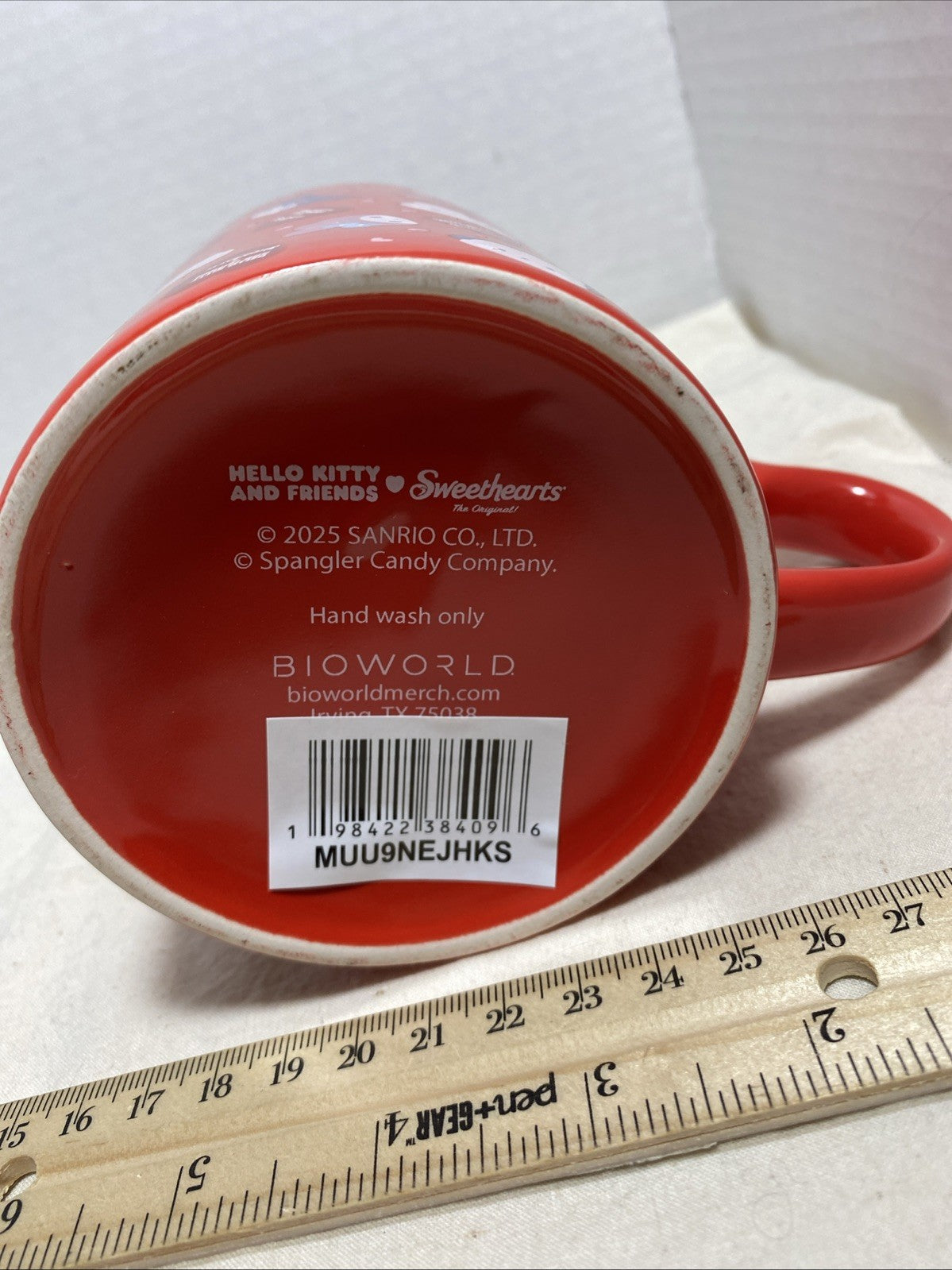 Hello Kitty and Friends and Sweetheart Candy 16 oz Heart Shape Handle (NEW)