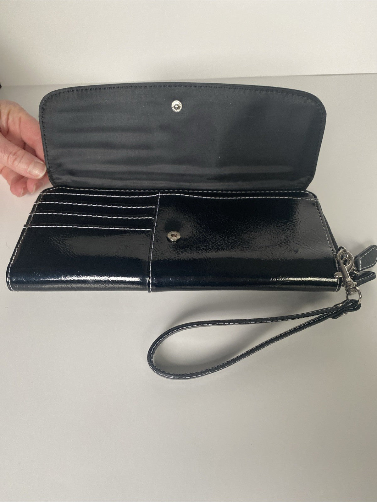 Liz Claiborne WRISTLET SMALL LOGO FASHION BAG BLACK CLASSIC PURSE