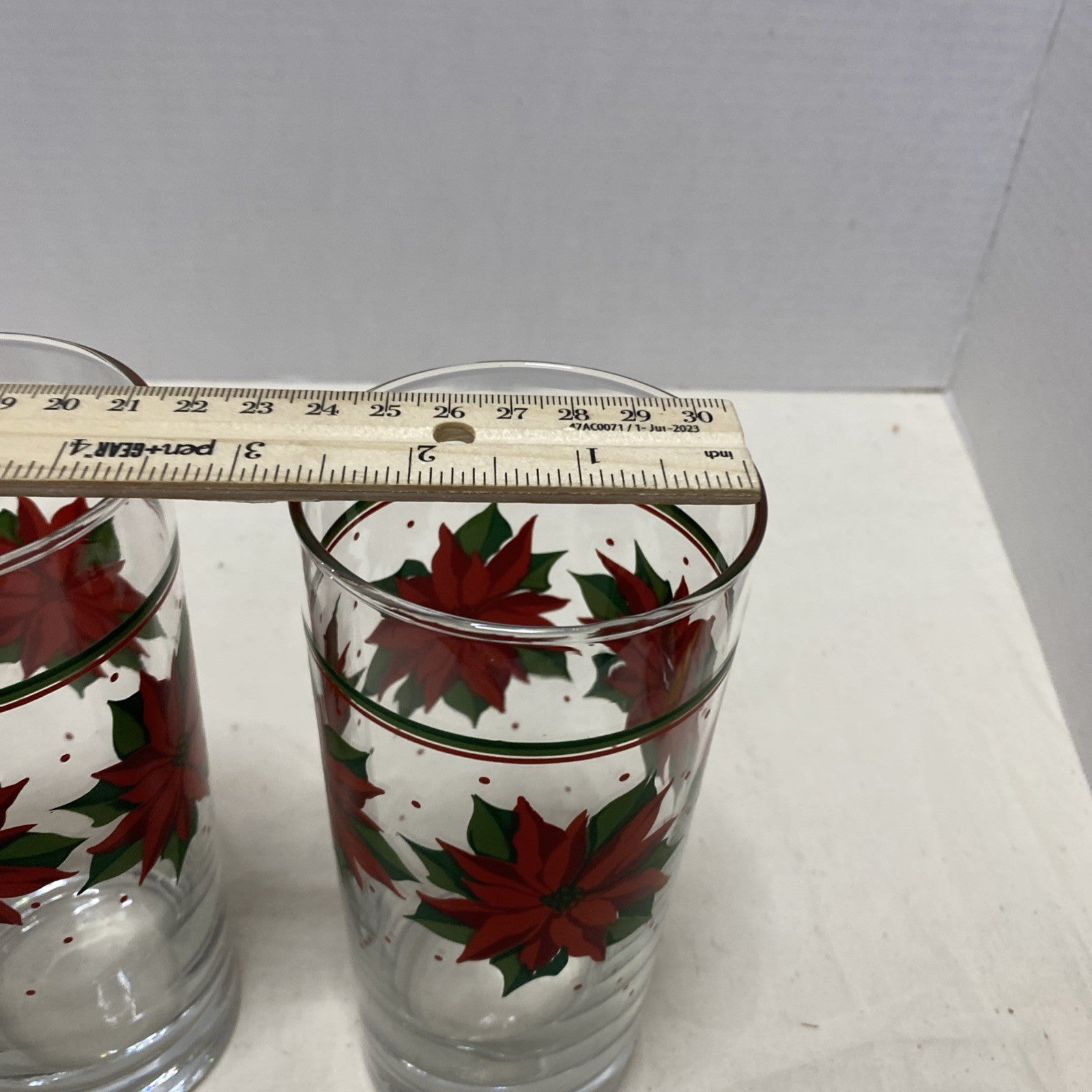 Christmas Set Of 2 Poinsettia Holiday Dinner Ice Tea Water Vintage Tumbler