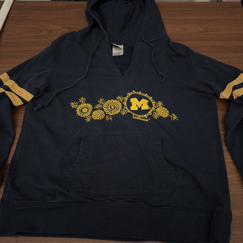 Creative Apparel Women’s Large Michigan Wolverine Pullover Sweatshirt V-Neck