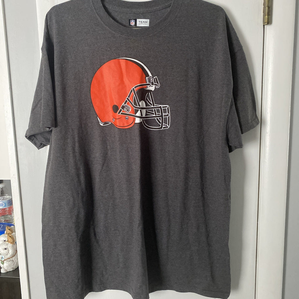 NFL Team Apparel Cleveland Browns Football Helmet SS Tee, Gray, Size XL
