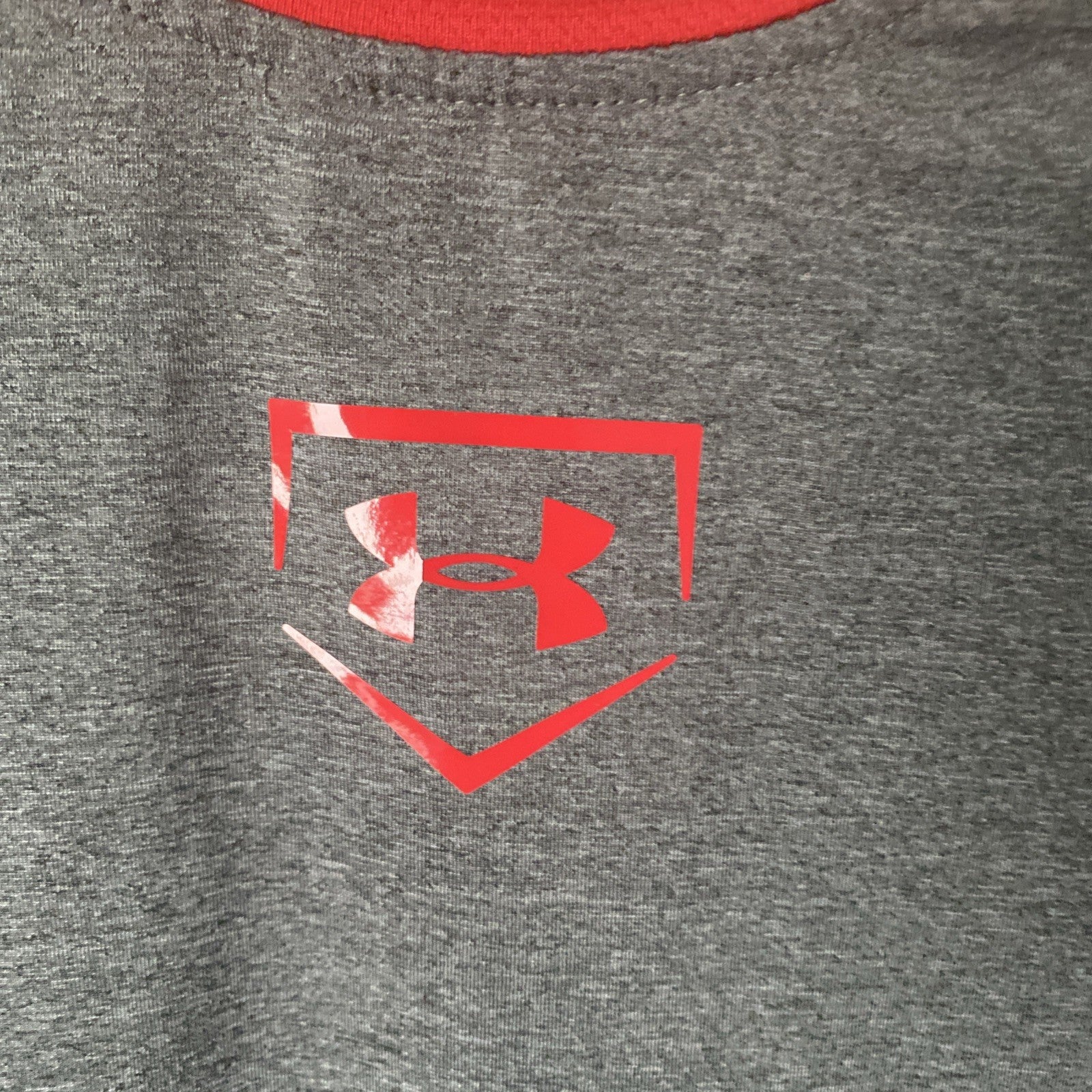 Under Armour Baseball Men's Long Sleeve Shirt Gray Red Fitted Size S
