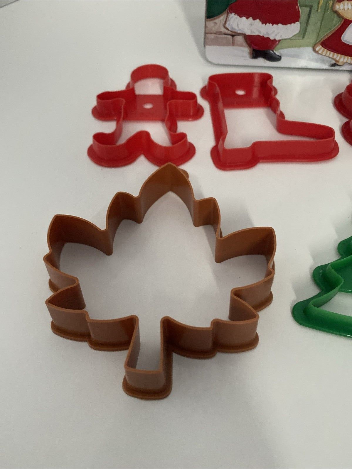 Williams Sonoma Santa's Cookie Workshop Cookie Cutters Decorative Tin 7 Cutters