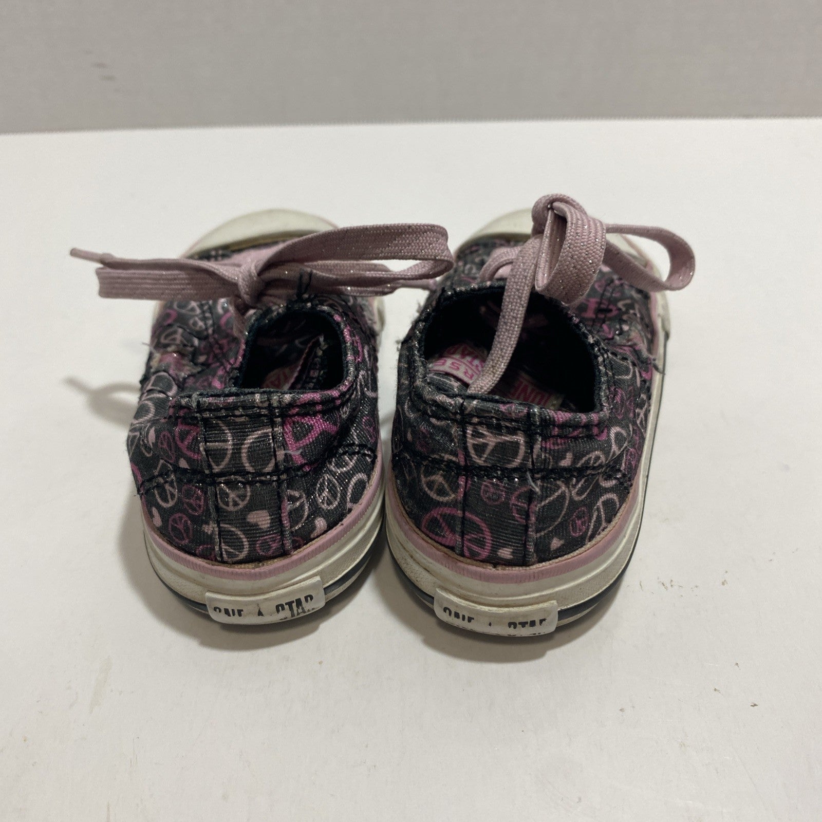Converse All Star Low Top Girl Shoe US Size 7 Peace Sign Pink Black