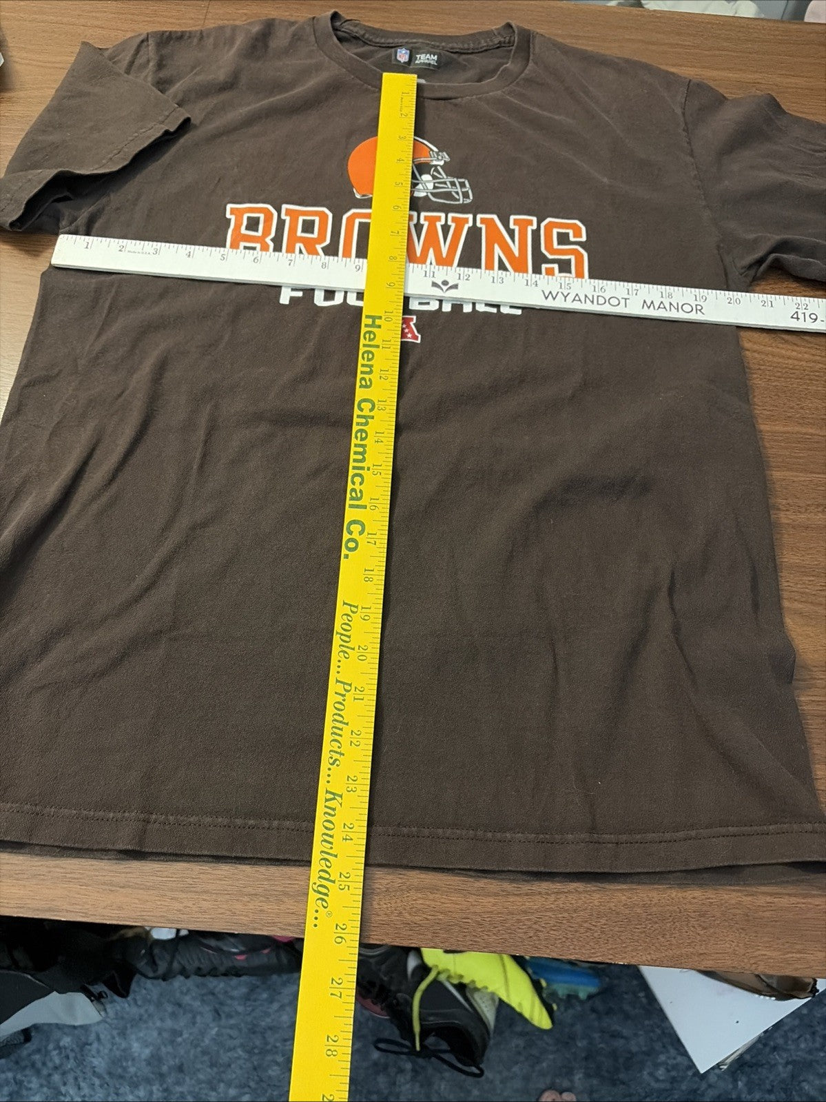 Vintage Men’s Medium Cleveland Browns Brown & Orange Cotton T-Shirt w/ Helmet