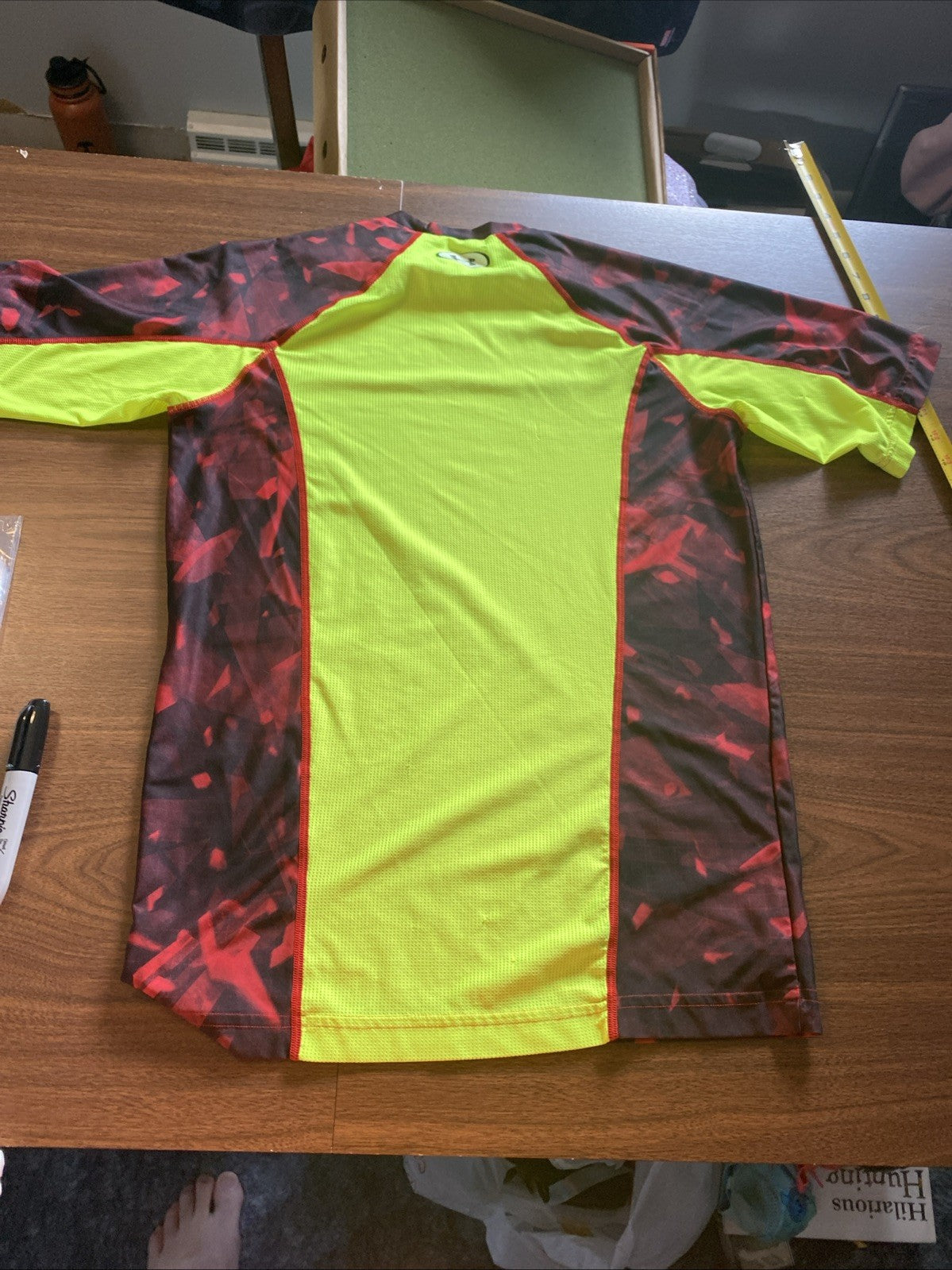 Under Armour NFL Combine Mens Large Heat Gear Shirt Red Yellow Short Sleeve