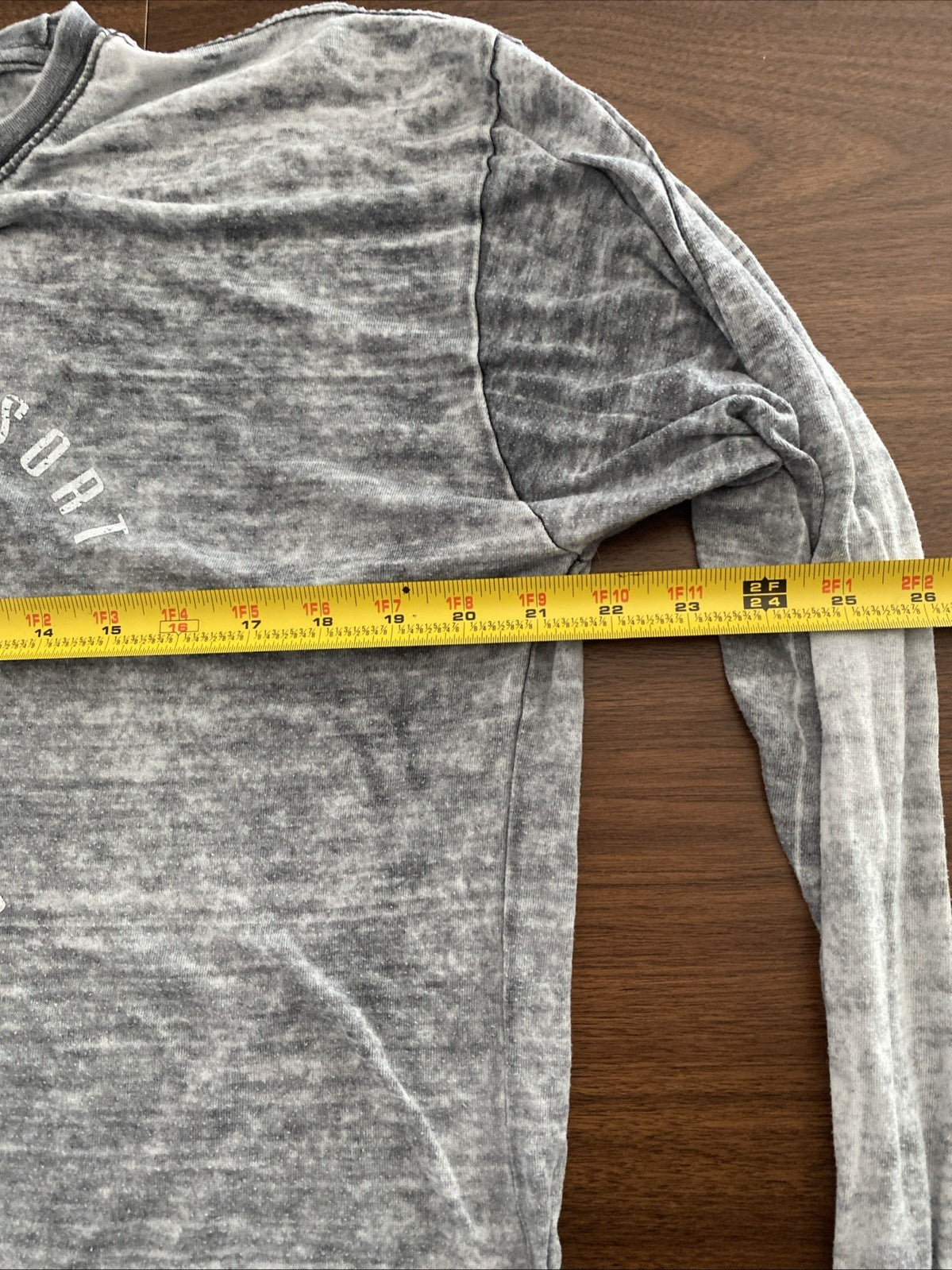 Men’s extra large vineyard crew Marblehead Ohio long sleeve shirt gray color