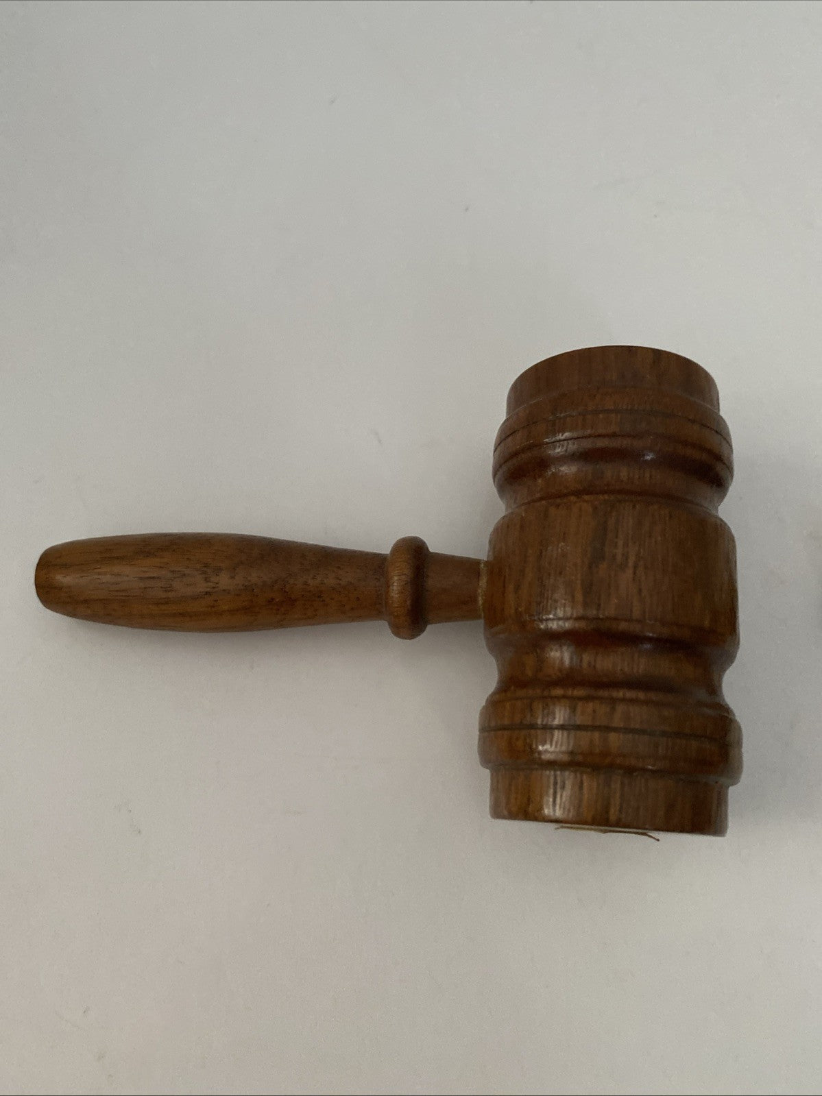 VINTAGE SALT AND PEPPER CRUET SET IN THE FORM OF GAVELS  Judge