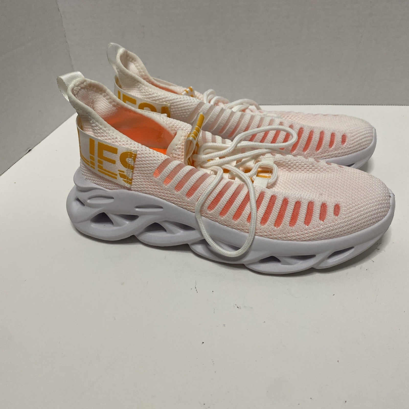 Womens Sports  Shoes Sz 8 Casual Sneakers Athletic Tennis Walking Gym White/oran