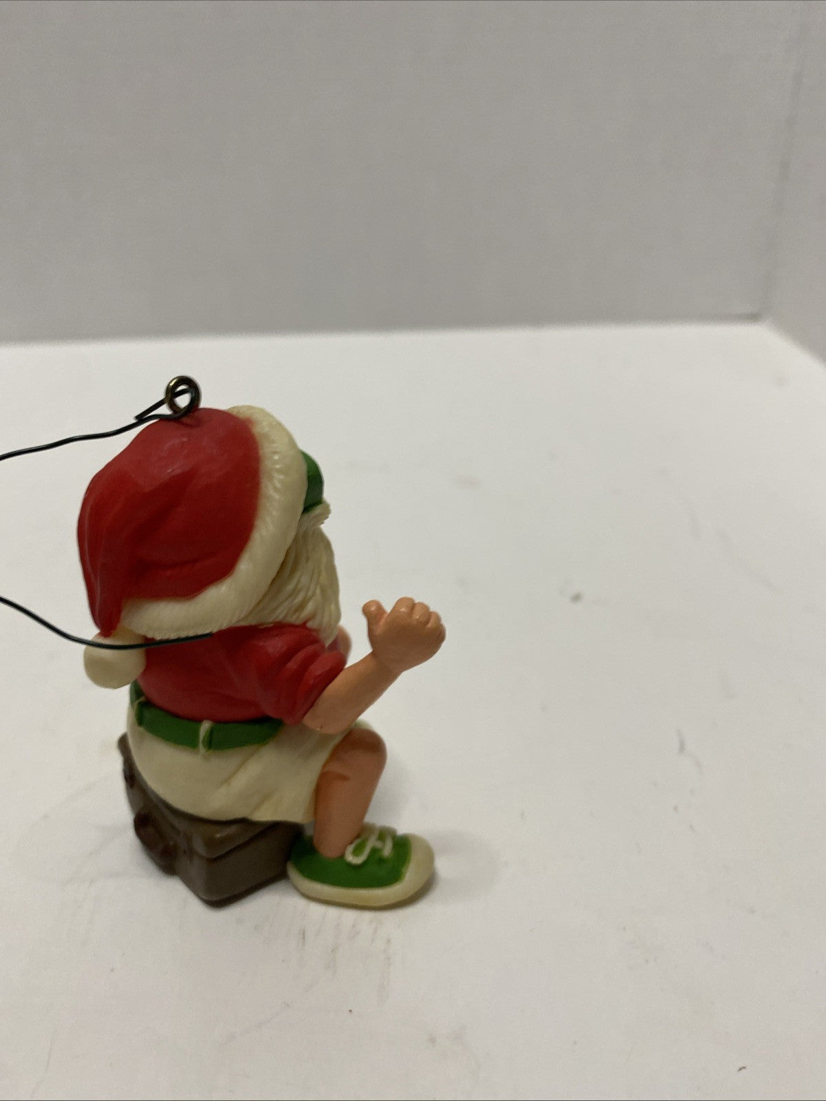 Hallmark 1983 Hitchhiking Santa Claus Christmas Ornament