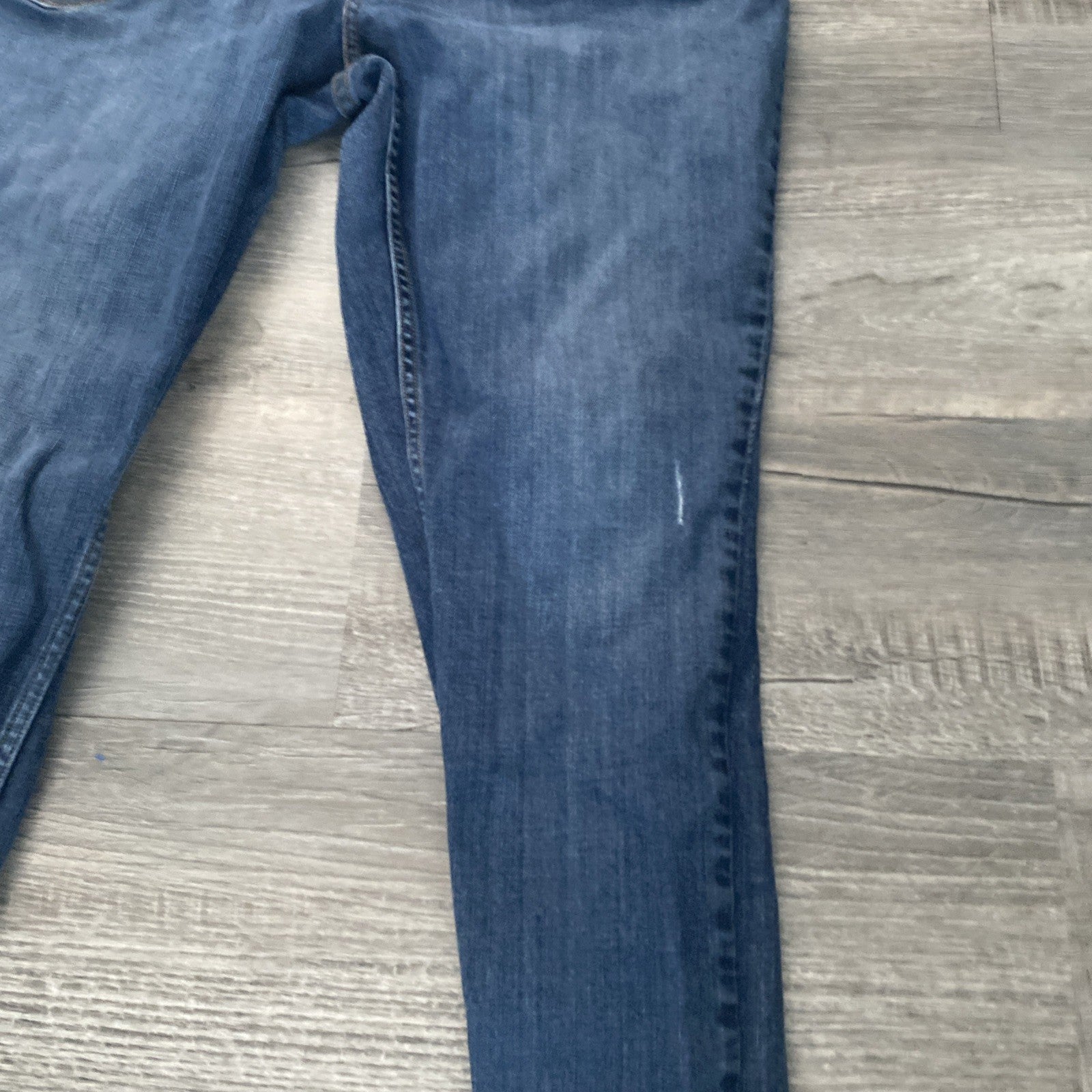 Levi women’s 542 skinny jeans size 22 zip side pocket