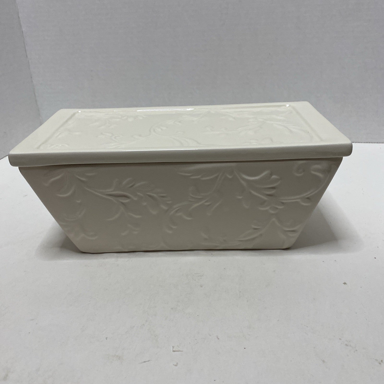 REAL HOME CASSEROLE EARTHENWARE LET US ENTERTAIN YOU  LOAF DISH WITH LID