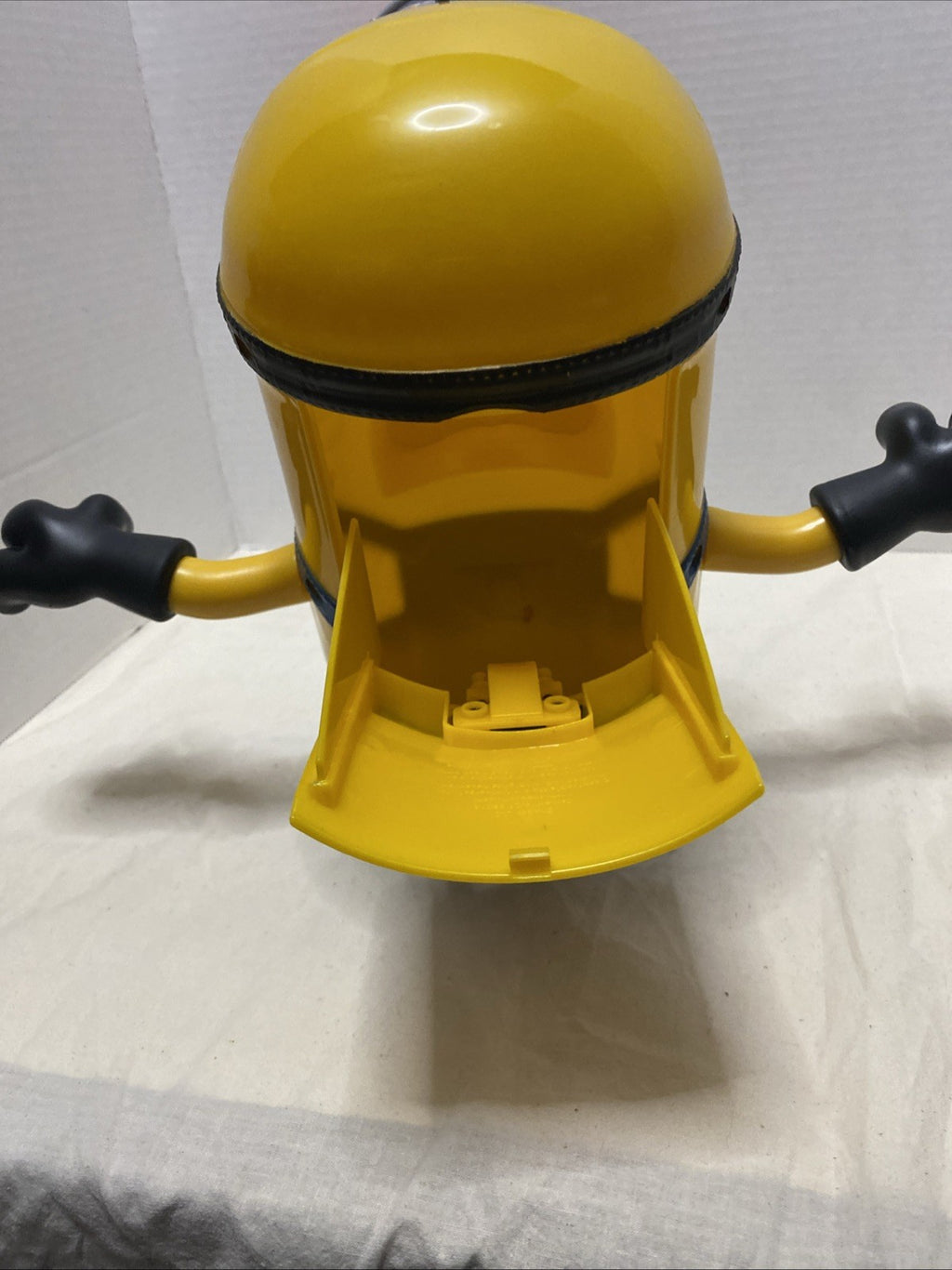 💛 DESPICABLE ME 4 Mega MEL Minion Popcorn Bucket AMC - LIGHTS UP Collectible 💛