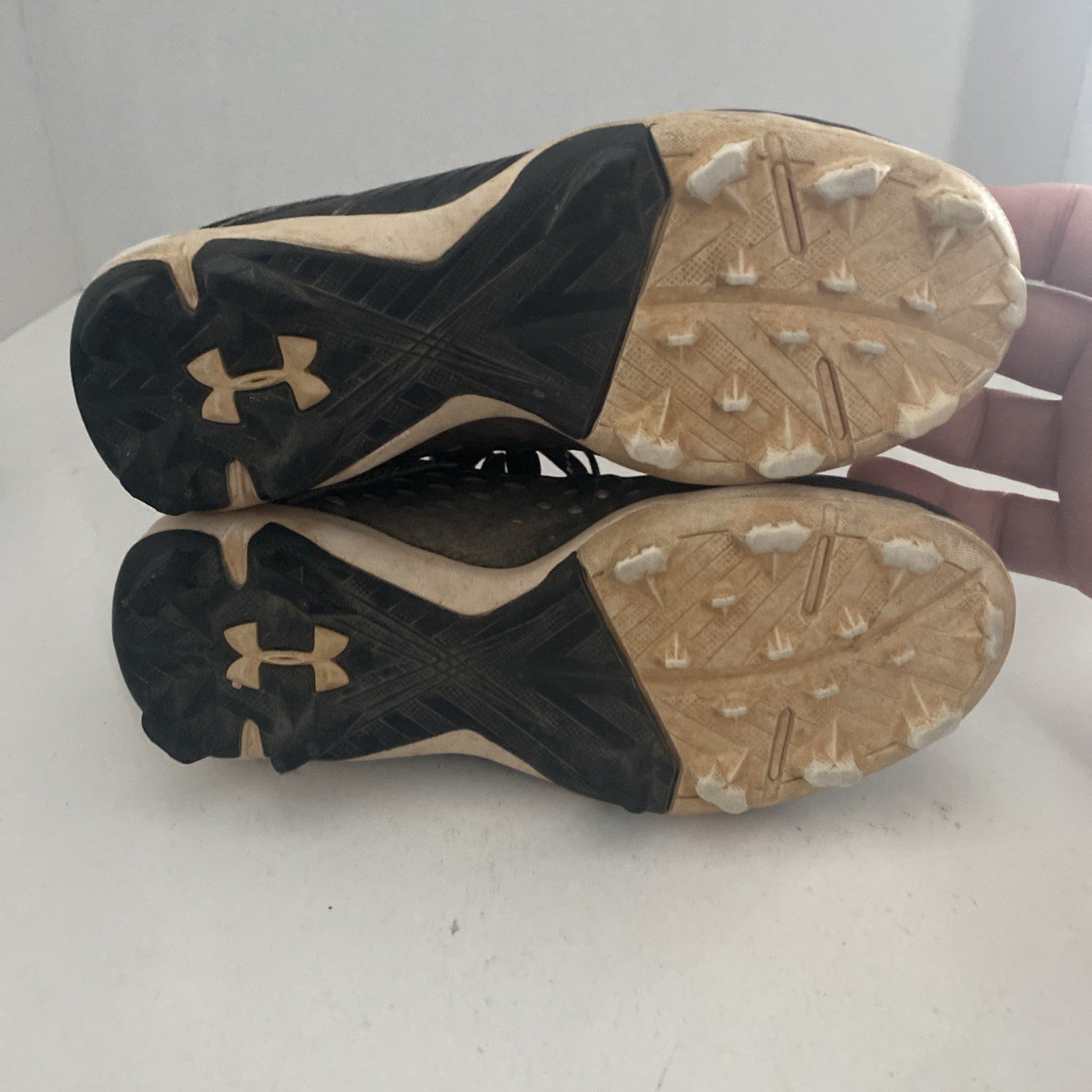 Under Armour kids cleats size 1Y Black Leadoff
