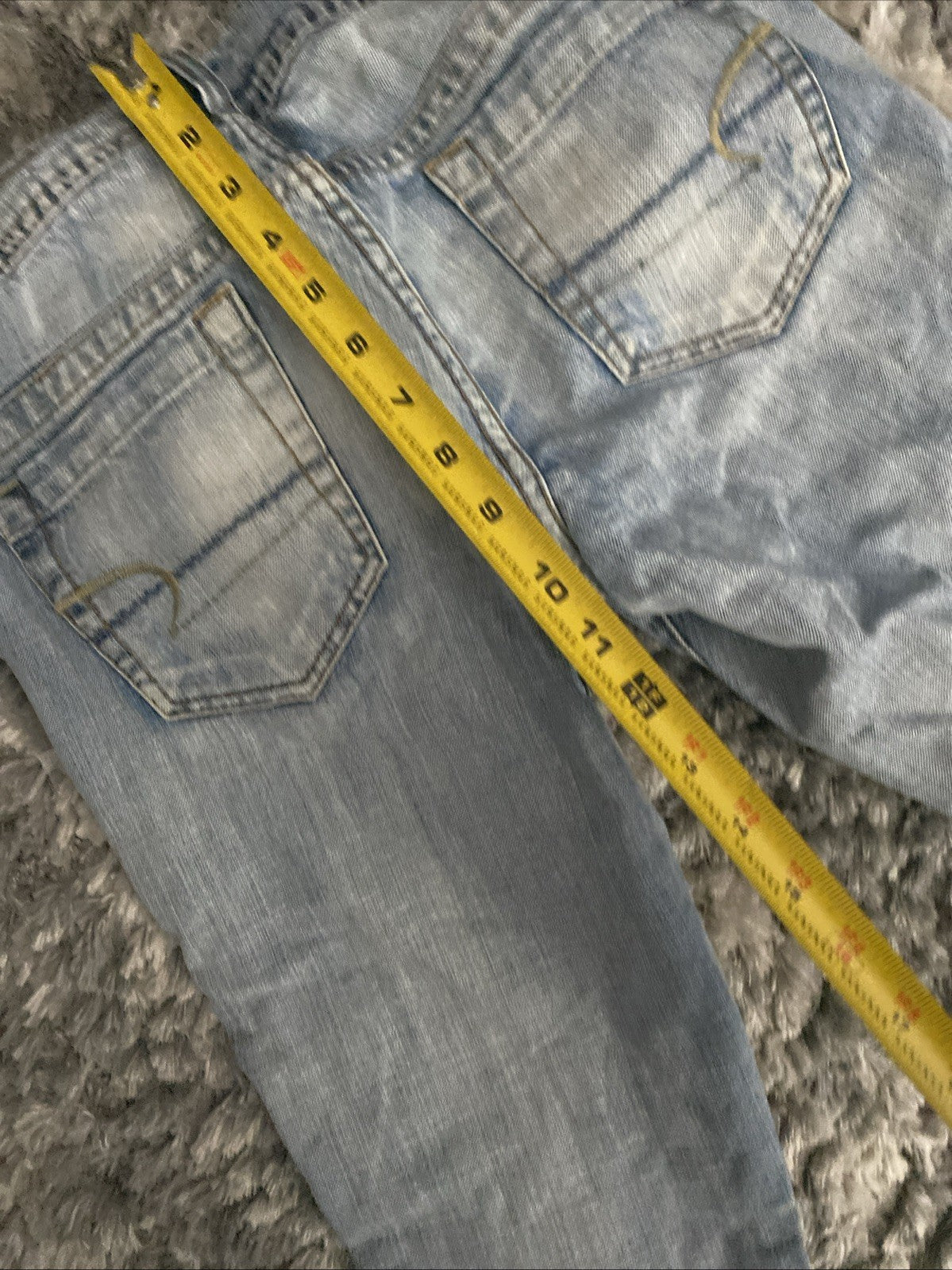 American Eagle Outfitters Women's Size 8 Distressed Jeans. Nice.