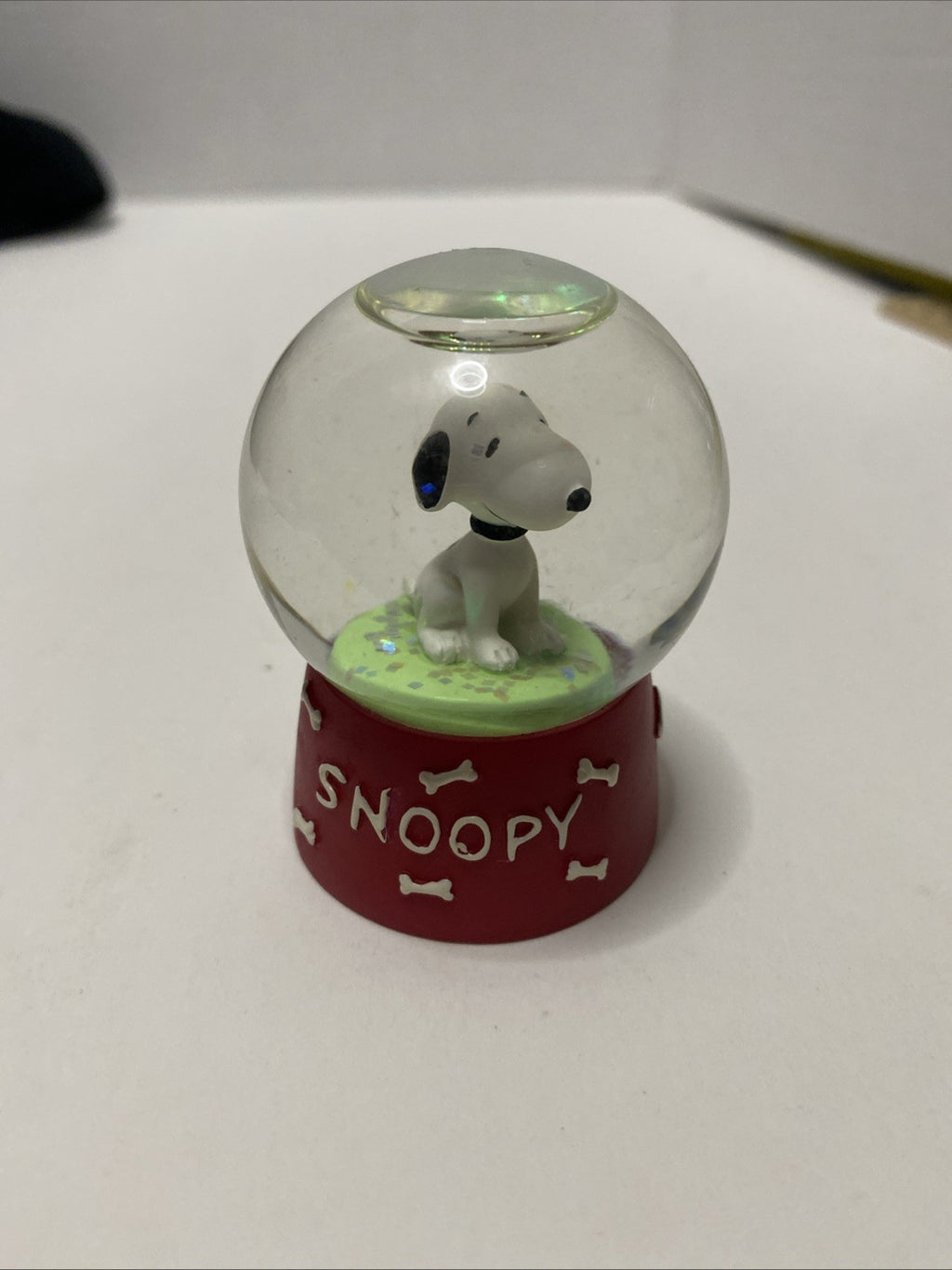 SNOOPY SNOW GLOBE  UNIQUE  RED BASE "SNOOPY" WITH DOG BONES  