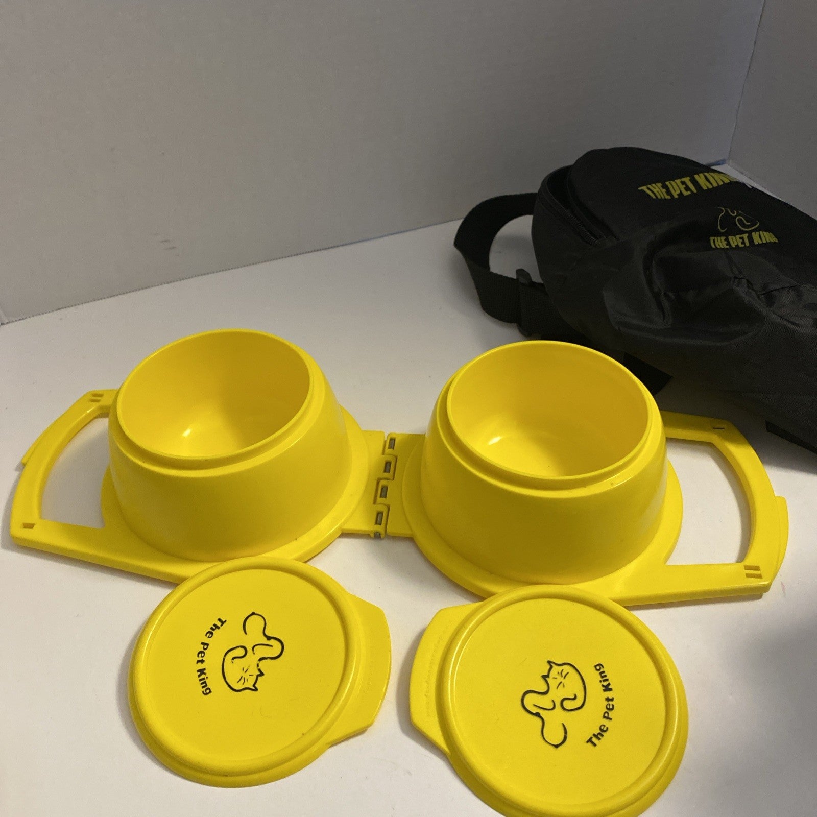 The Peking traveling water and food bowl