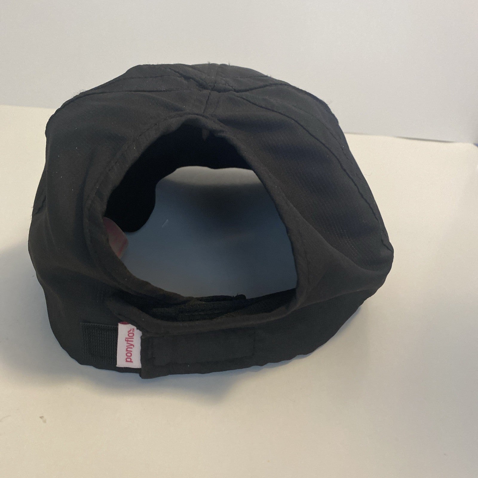 Ponyflo Womens Golf Cap SP4 Logo. Black. New