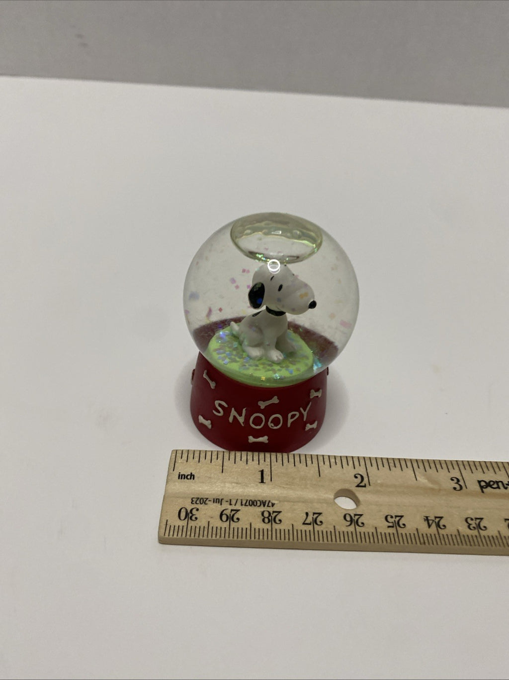 SNOOPY SNOW GLOBE  UNIQUE  RED BASE "SNOOPY" WITH DOG BONES  