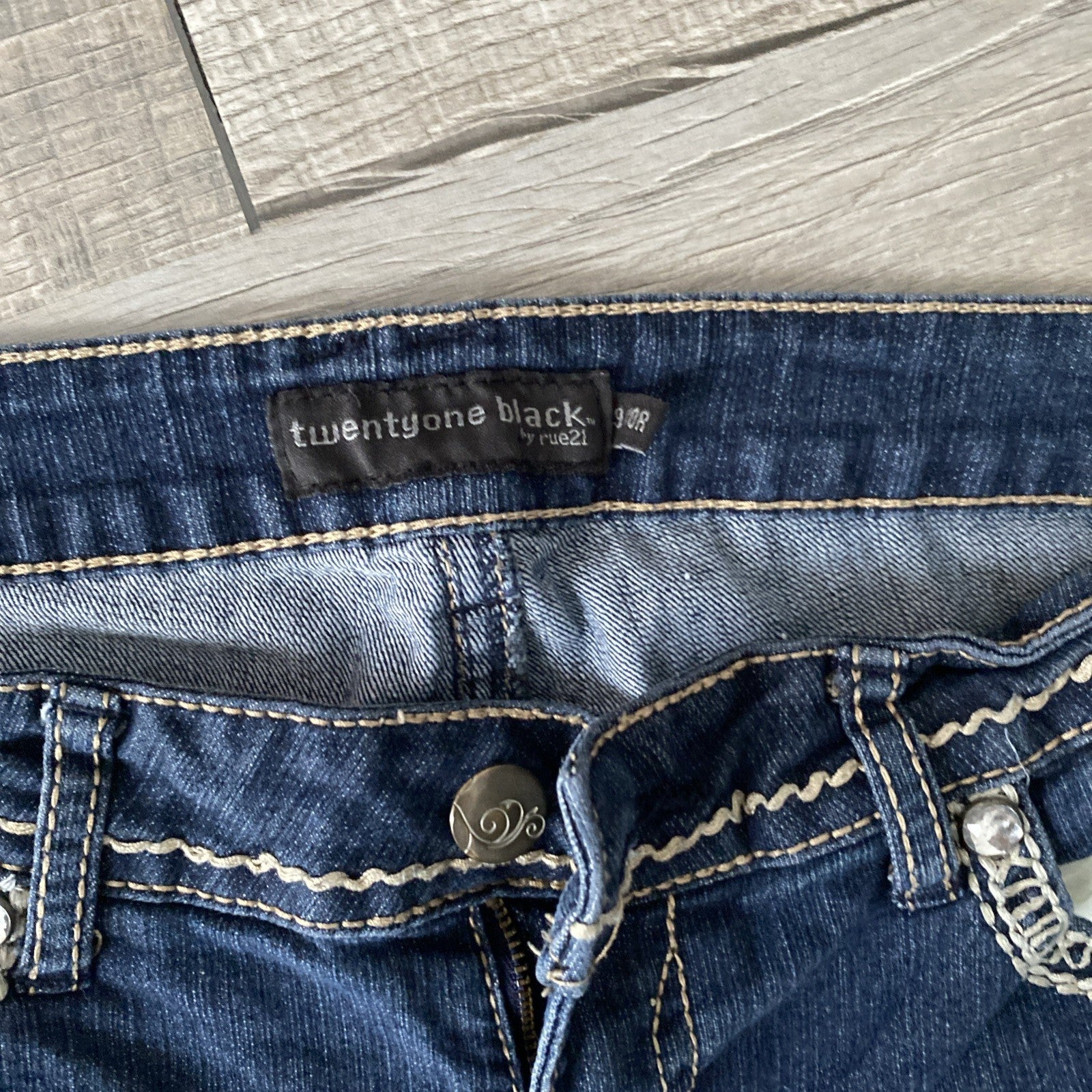 Twentyone Blackwomen’s distressed denim jeans embossed pockets size 9/10R