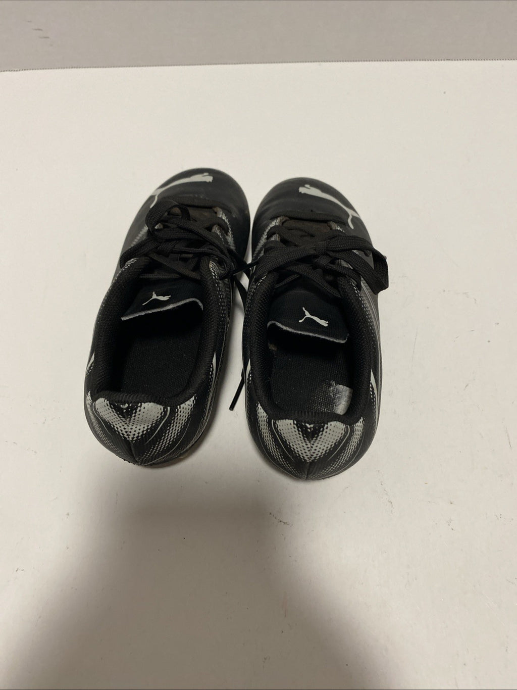 BOYS RUBBER CLEATS SPORTS SNEAKER BY PUMA! SIZE 11