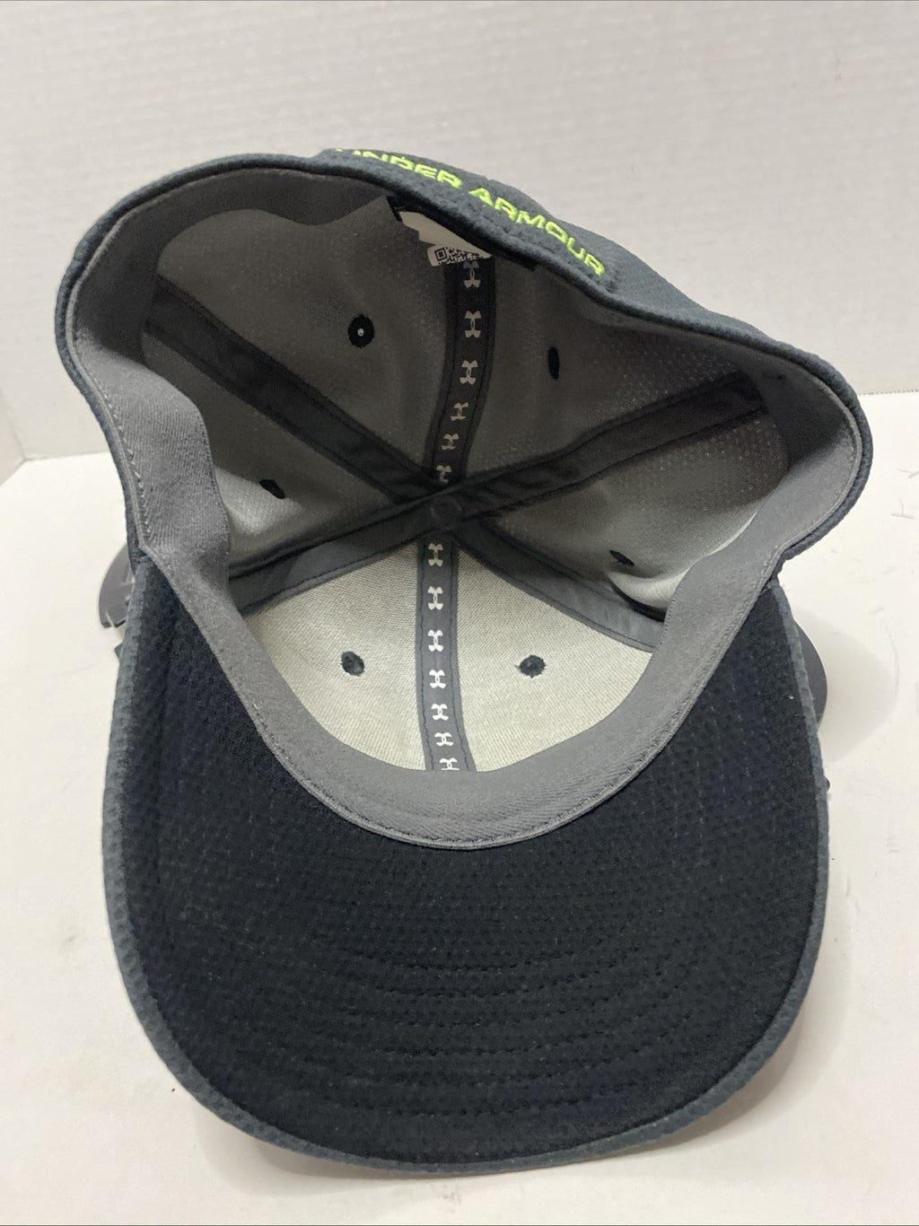 Under Armour Youth Fitted Hat Gray S/M. Lightweight Embroidered Polyester