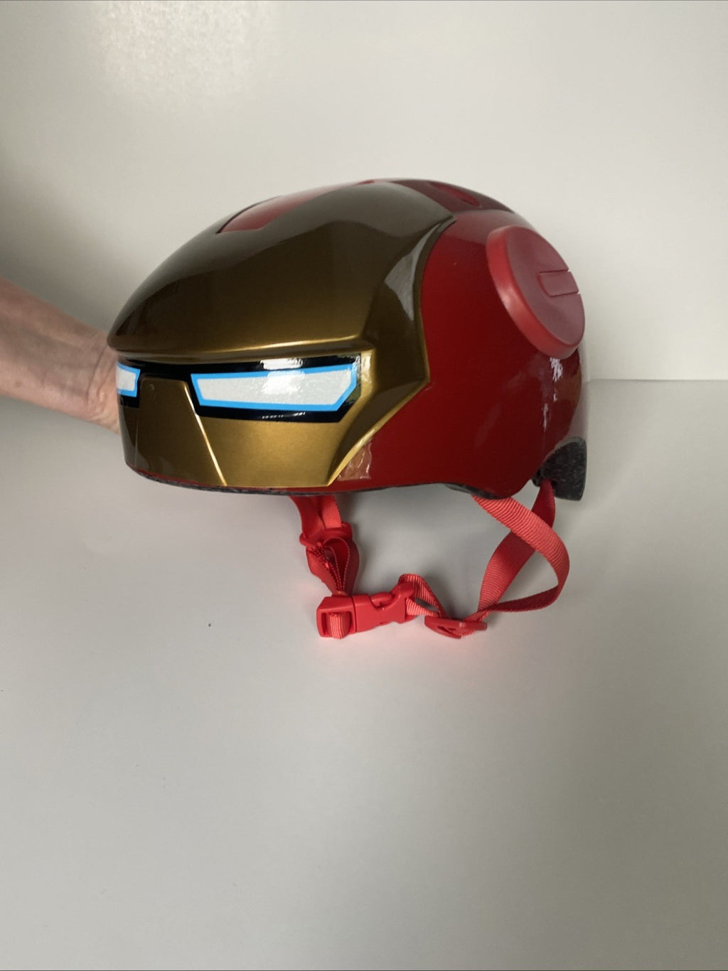 Kid's Marvel Iron Man Cycling Helmet Bicycle Helmet With Chin Straps Connection