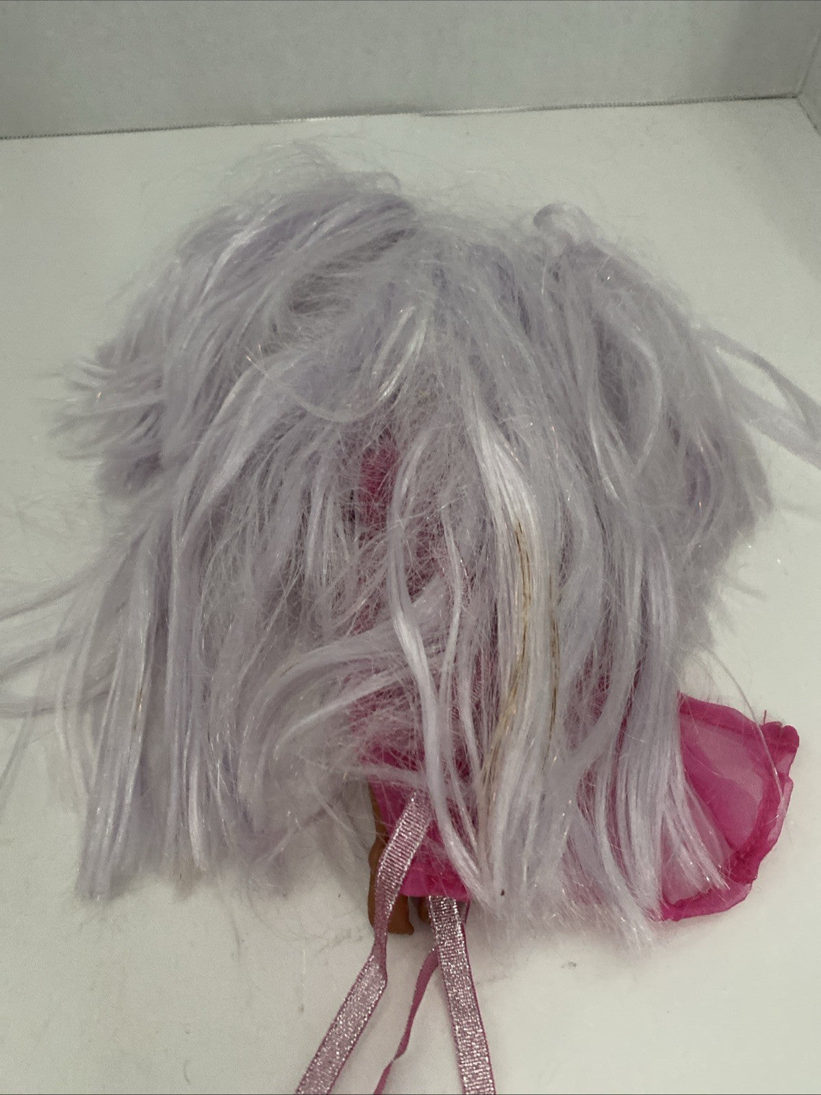 MGA 2019 LOL OMG Surprise 9” Posable Doll White  Hair Nails Lips Big Eyes