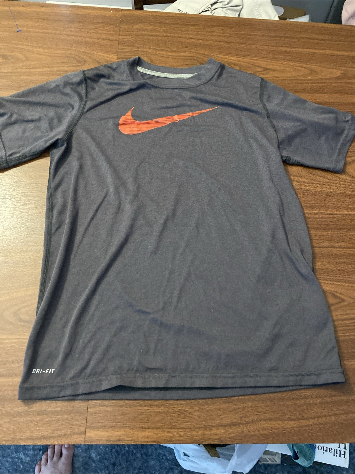 Nike dri fit Tee Unisex Size L Short sleeve T-shirt Athletic Tee
