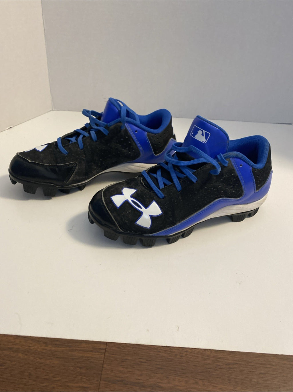 Under Armour Kid’s Baseball Cleats Size 4.5y Black/blue MLB Logo