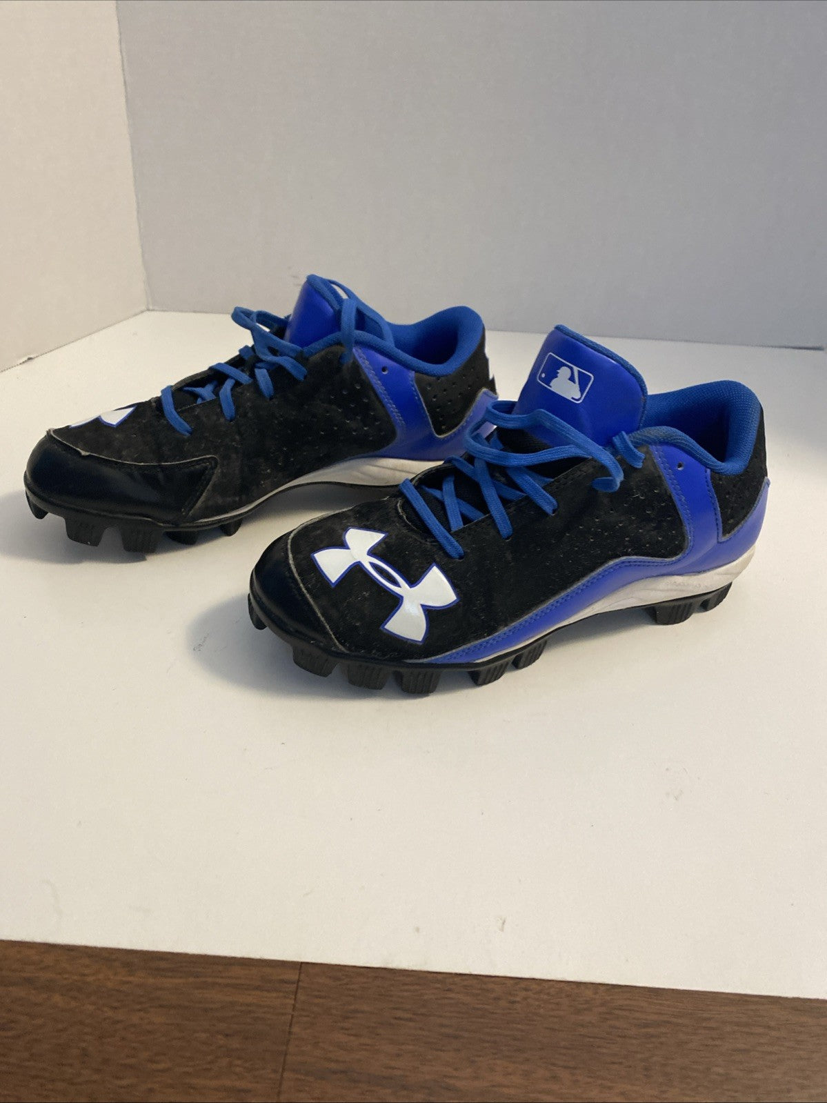 Under Armour Kid’s Baseball Cleats Size 4.5y Black/blue MLB Logo