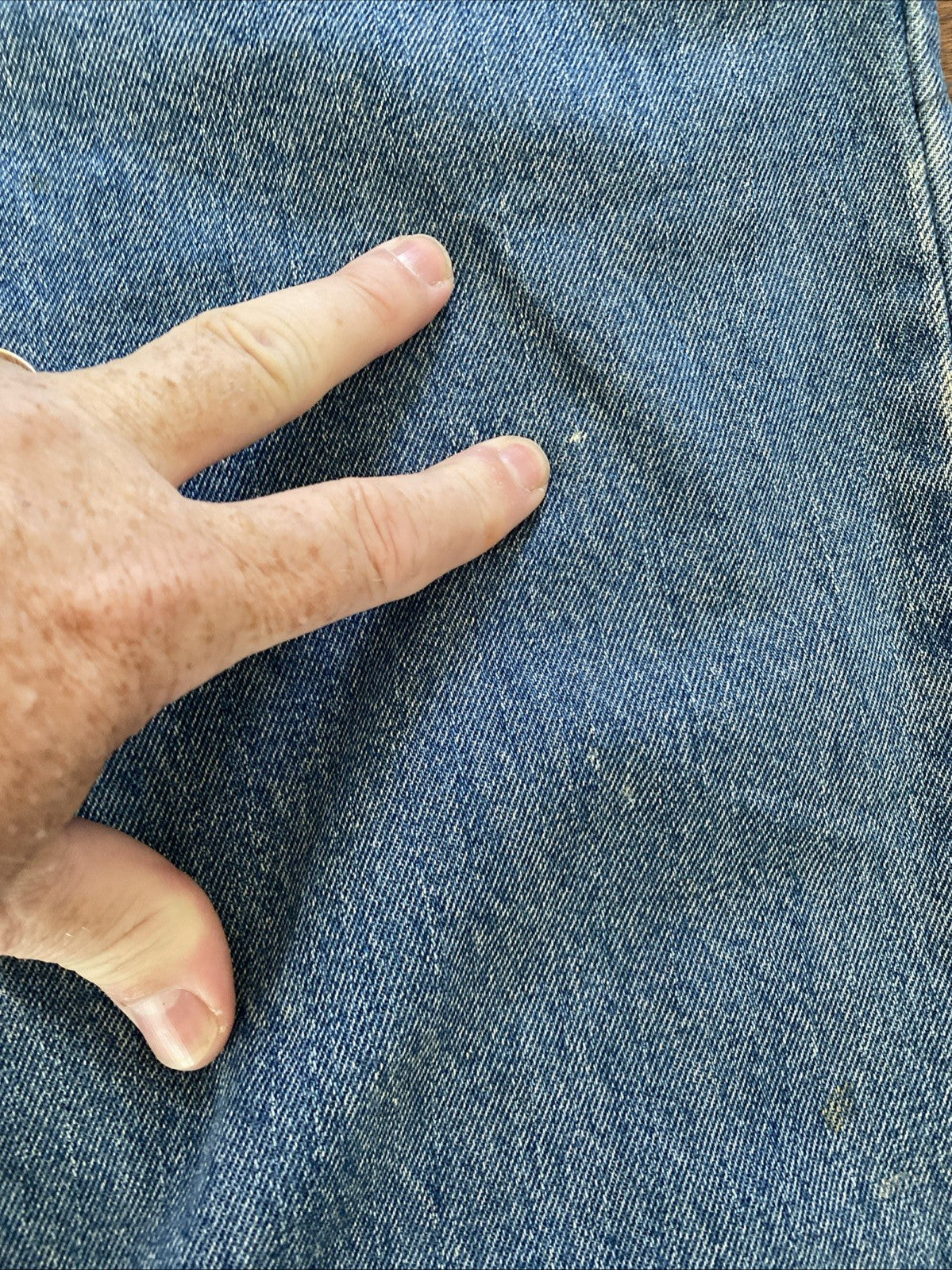 Levi's 550 Relaxed Fit Straight Denim Blue Jeans Mens Size 42X30 Very Nice!