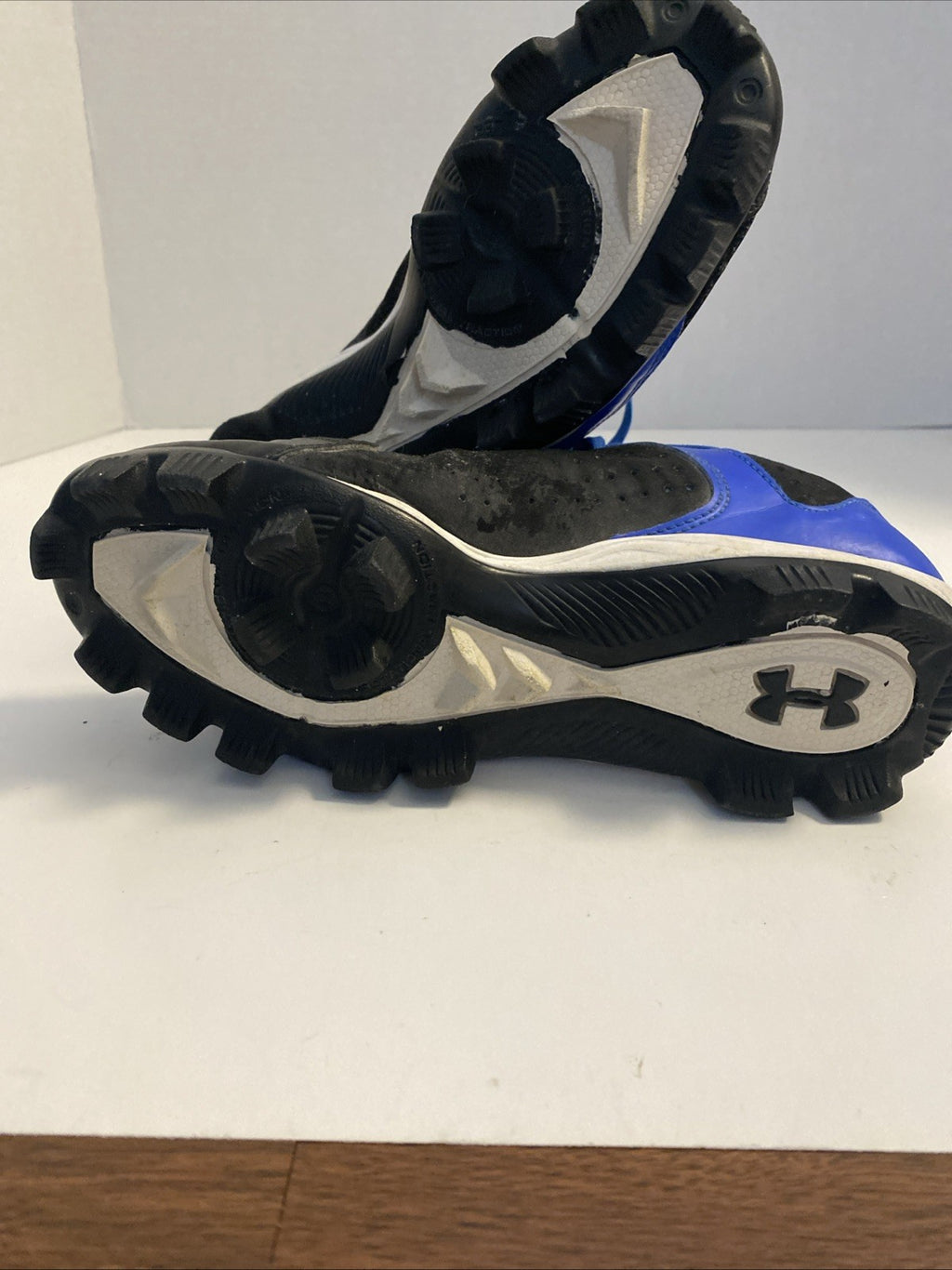 Under Armour Kid’s Baseball Cleats Size 4.5y Black/blue MLB Logo