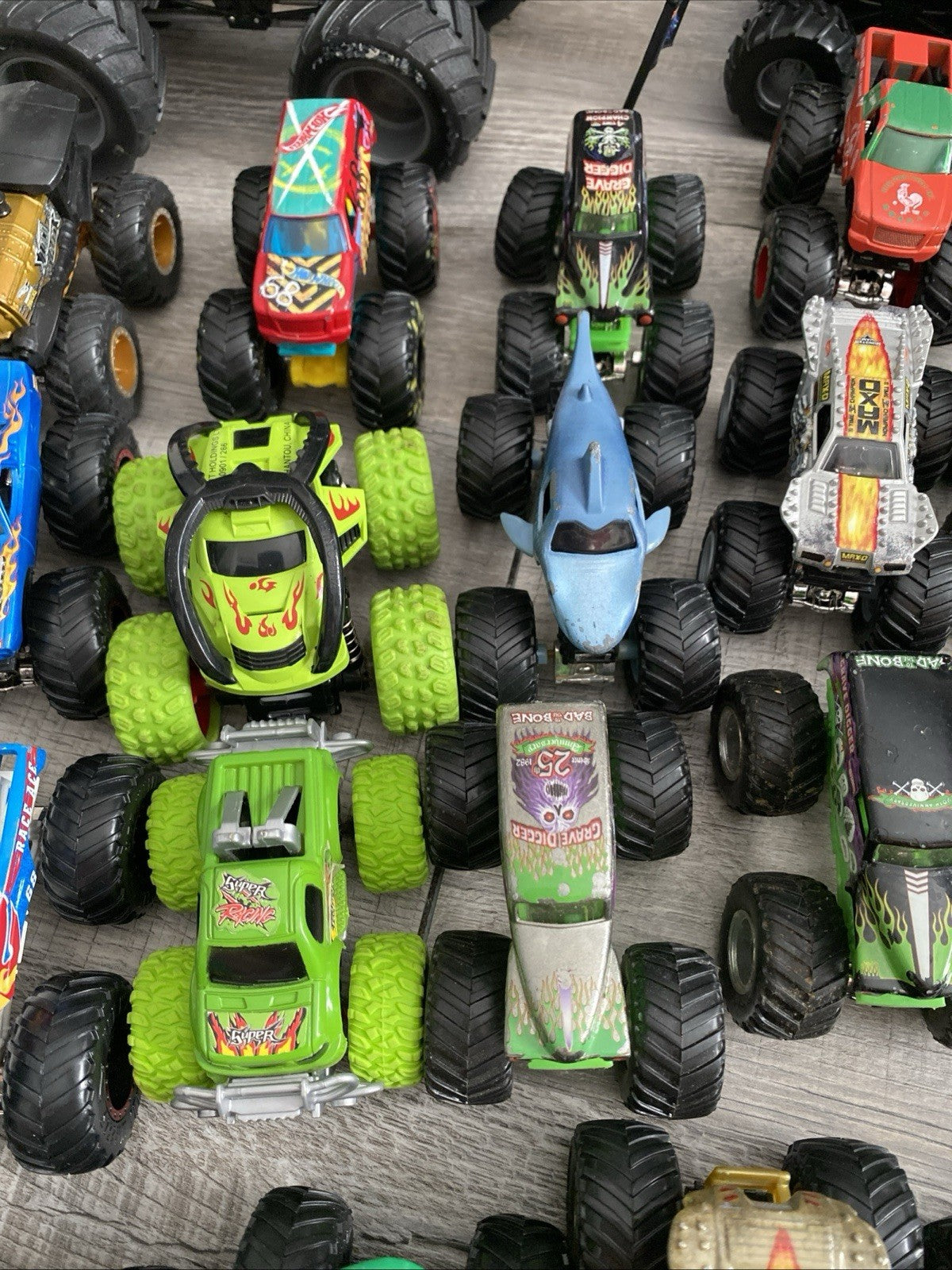 Hot Wheels 1:64 Monster Jam 4x4 Trucks - 37 Cars Batman, Grave Digger, And More