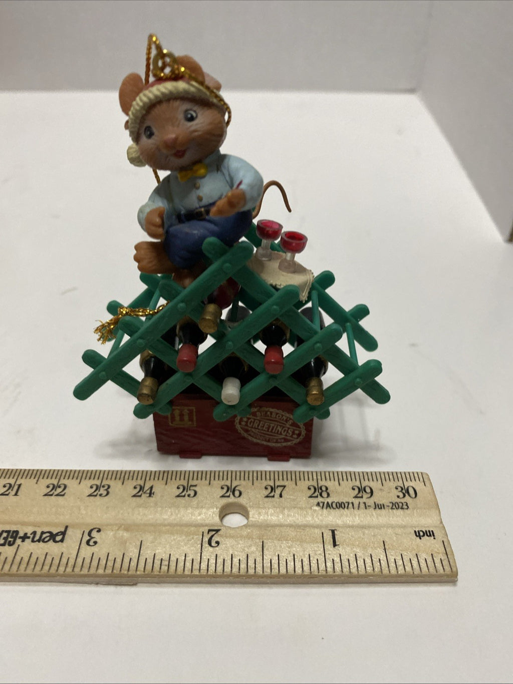Christmas Traditions Matrix Christmas tree ornament wine rack mouse 1995
