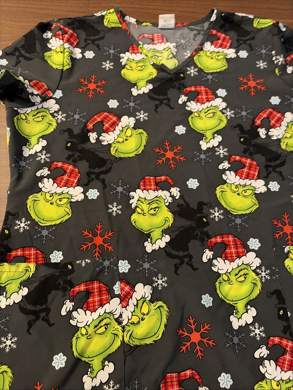 DR. SEUSS Women's Scrub Top Christmas The Grinch Short Sleeve Pockets XXL
