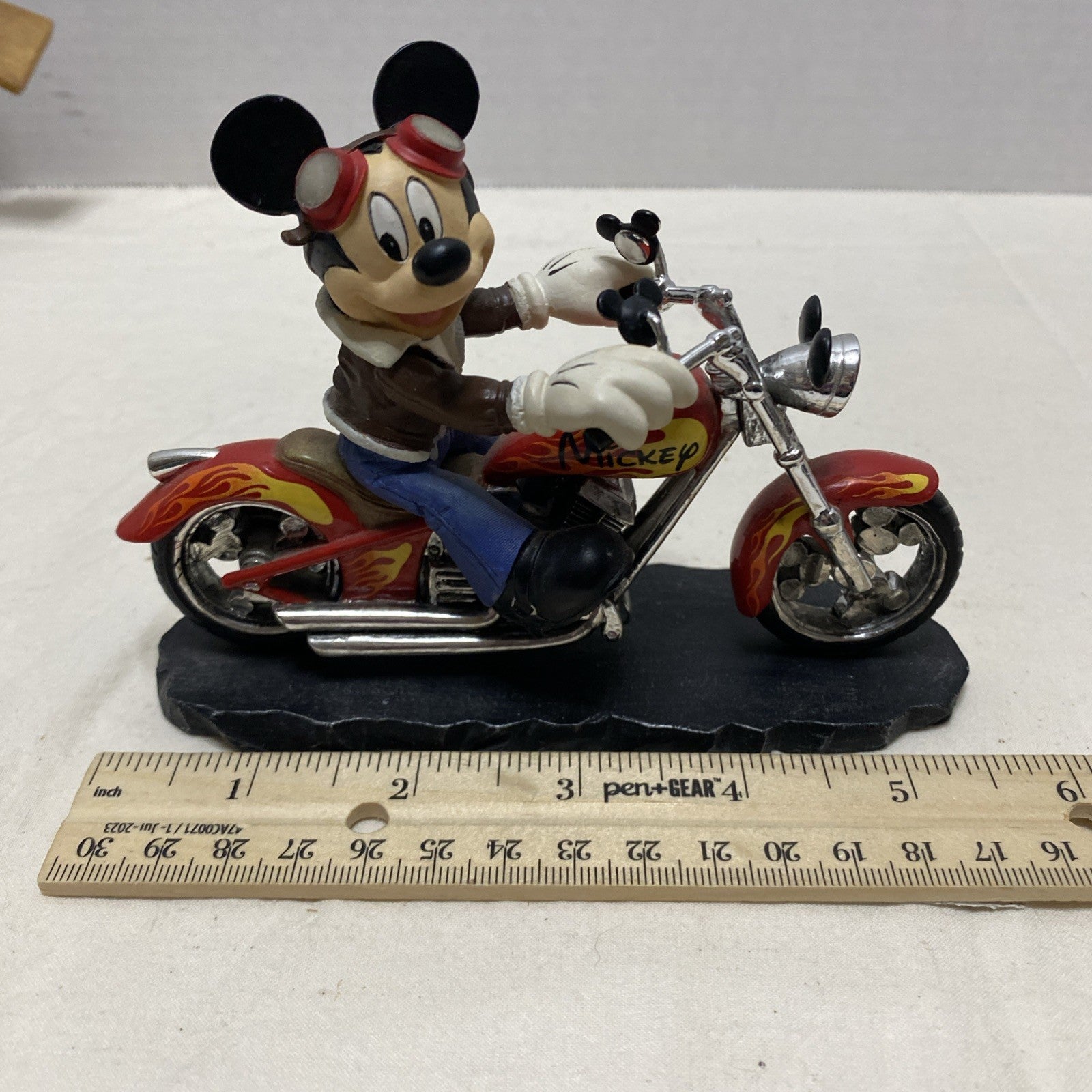 Disney's Mickey and Friends Fun on the Open Road "Leader of the Pack"