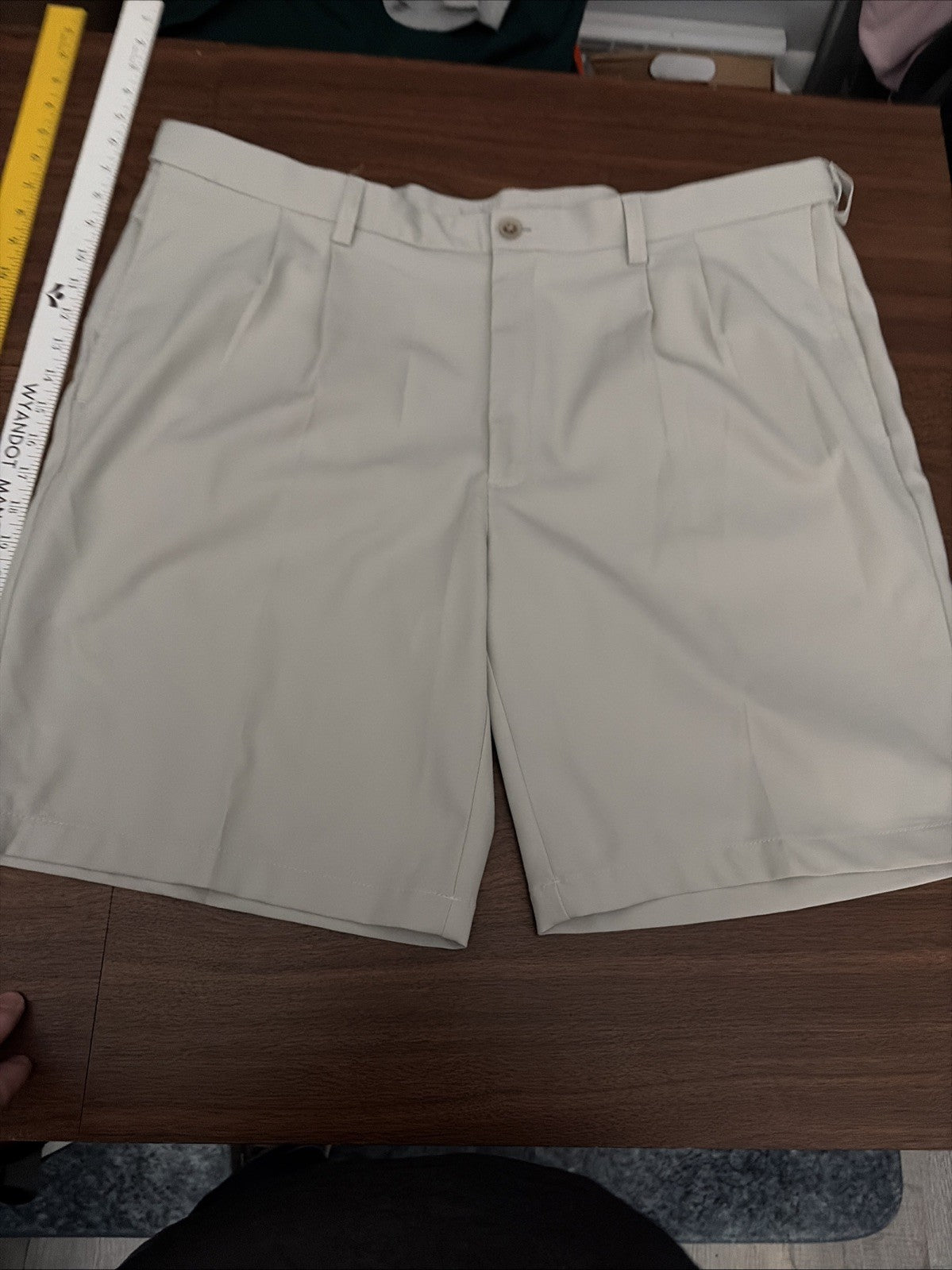 Men’s Cool 18 Pro Golf Shorts Size 42 Tan