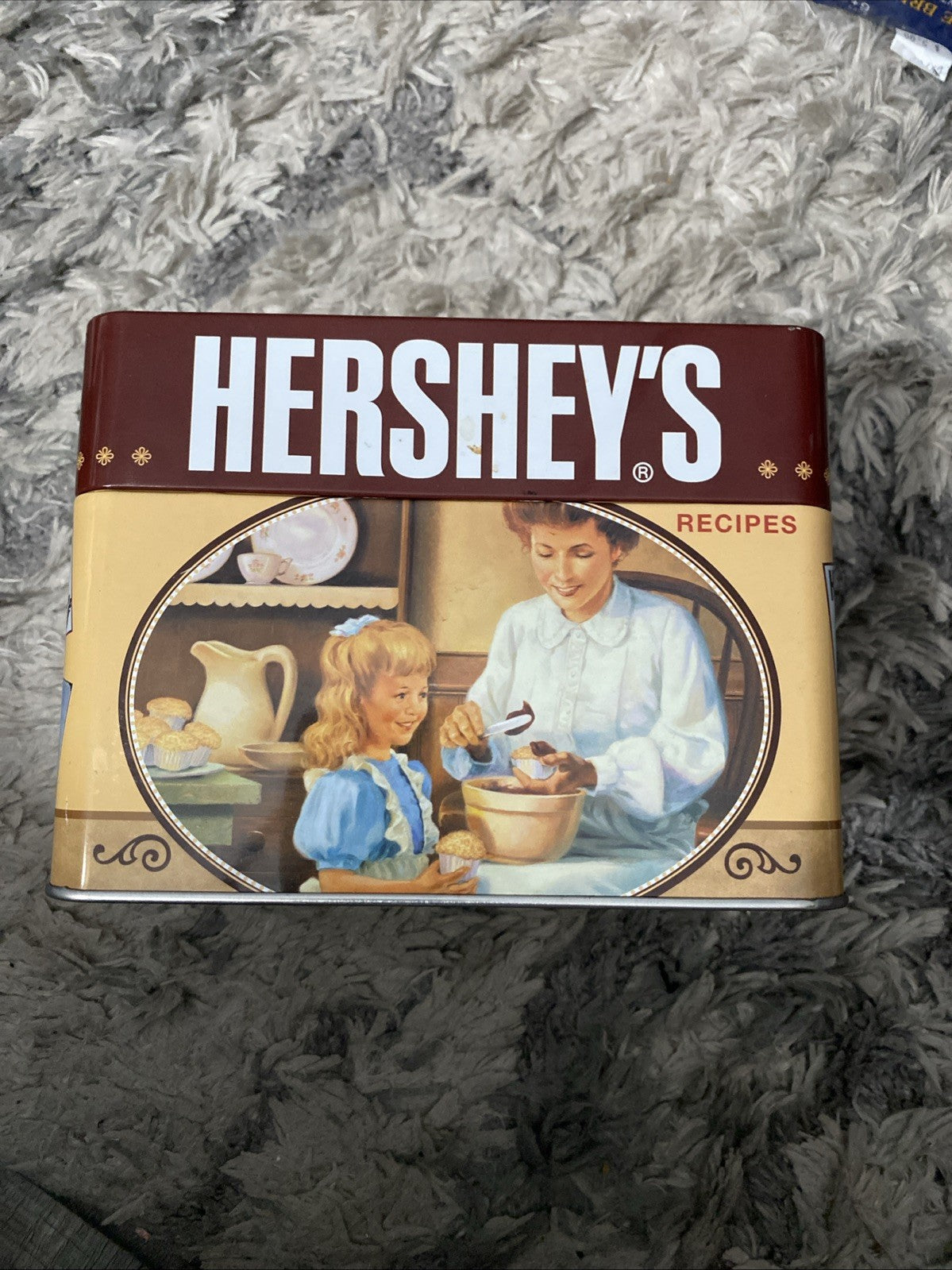 Hershey's 2013 Keepsake Recipe Vintage Look Tin w/Recipe Cards Baked Goods Candy