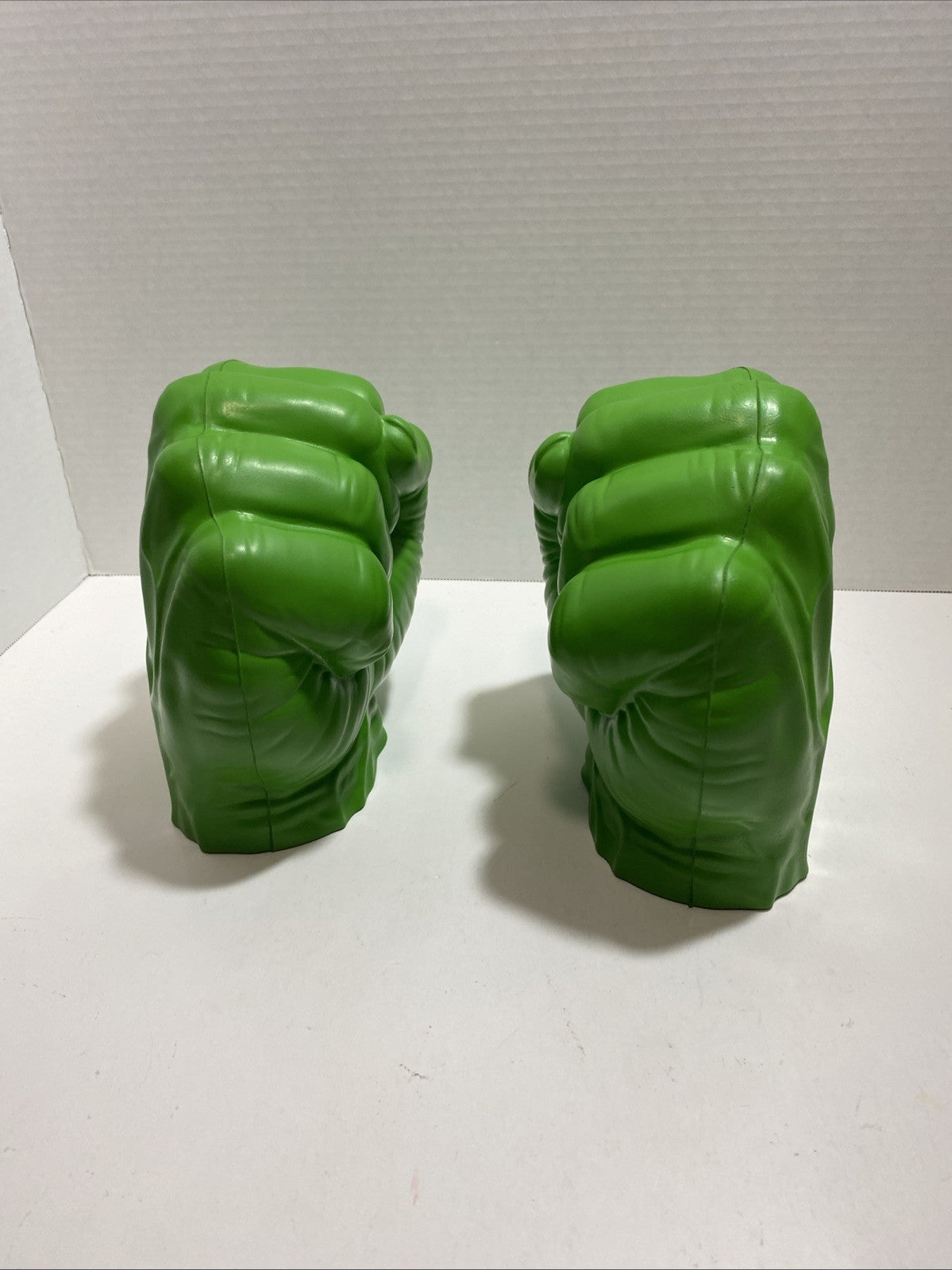 Avengers The Incredible HULK SMASH FISTS Hasbro Marvel 2023 Foam Hands