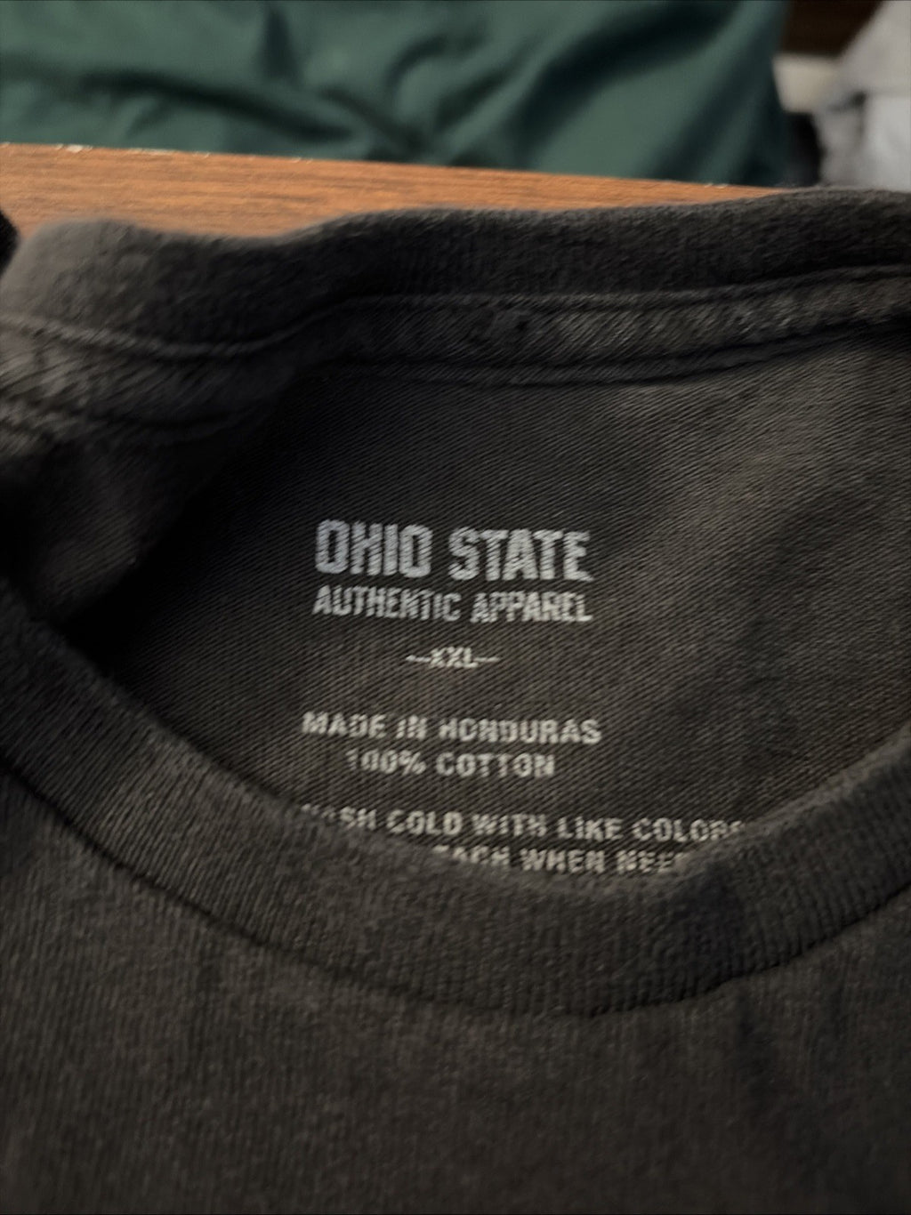 Ohio State University Buckeyes Scarlet And Gray 2XL Short Sleeve T-Shirt
