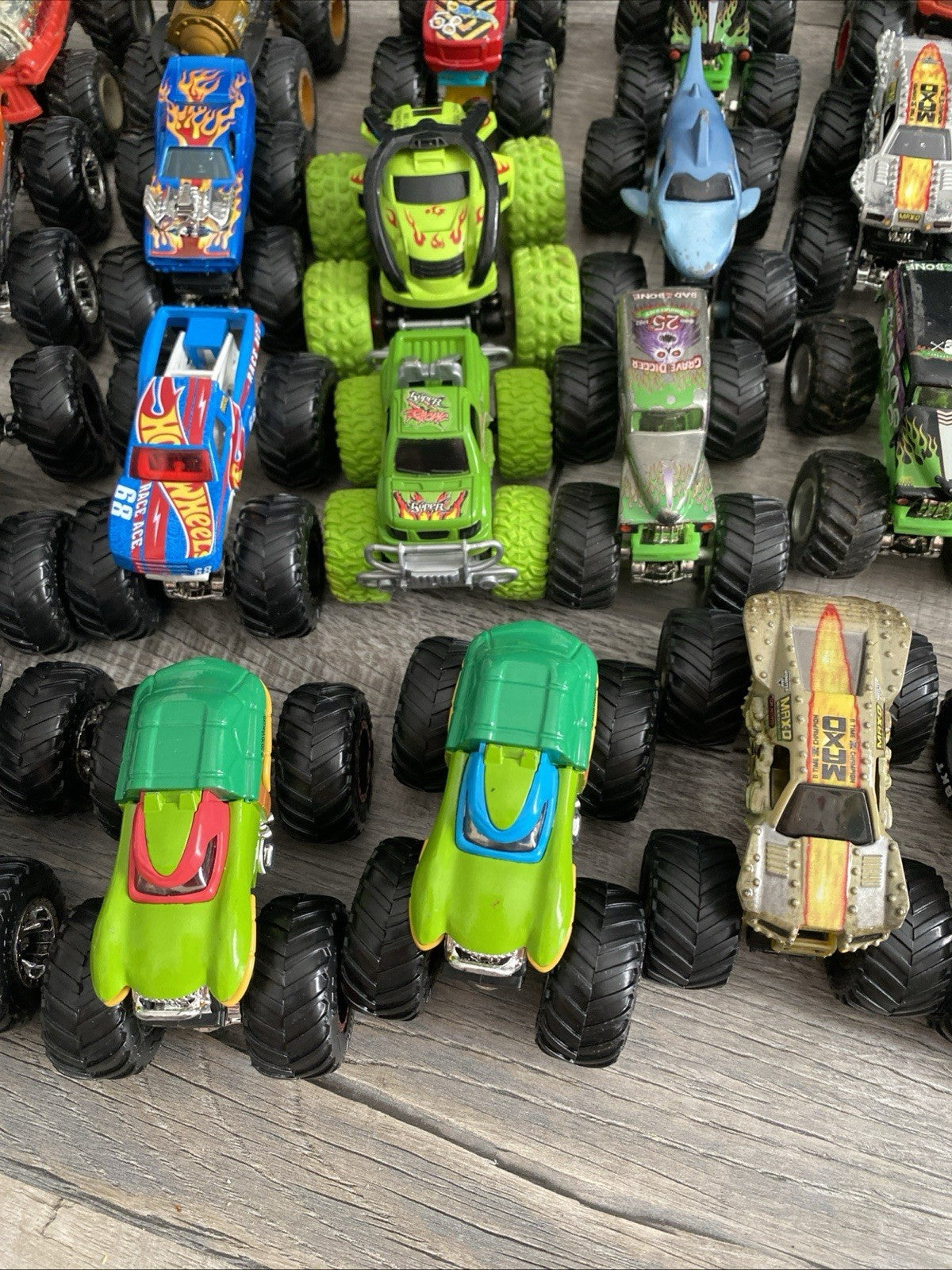 Hot Wheels 1:64 Monster Jam 4x4 Trucks - 37 Cars Batman, Grave Digger, And More