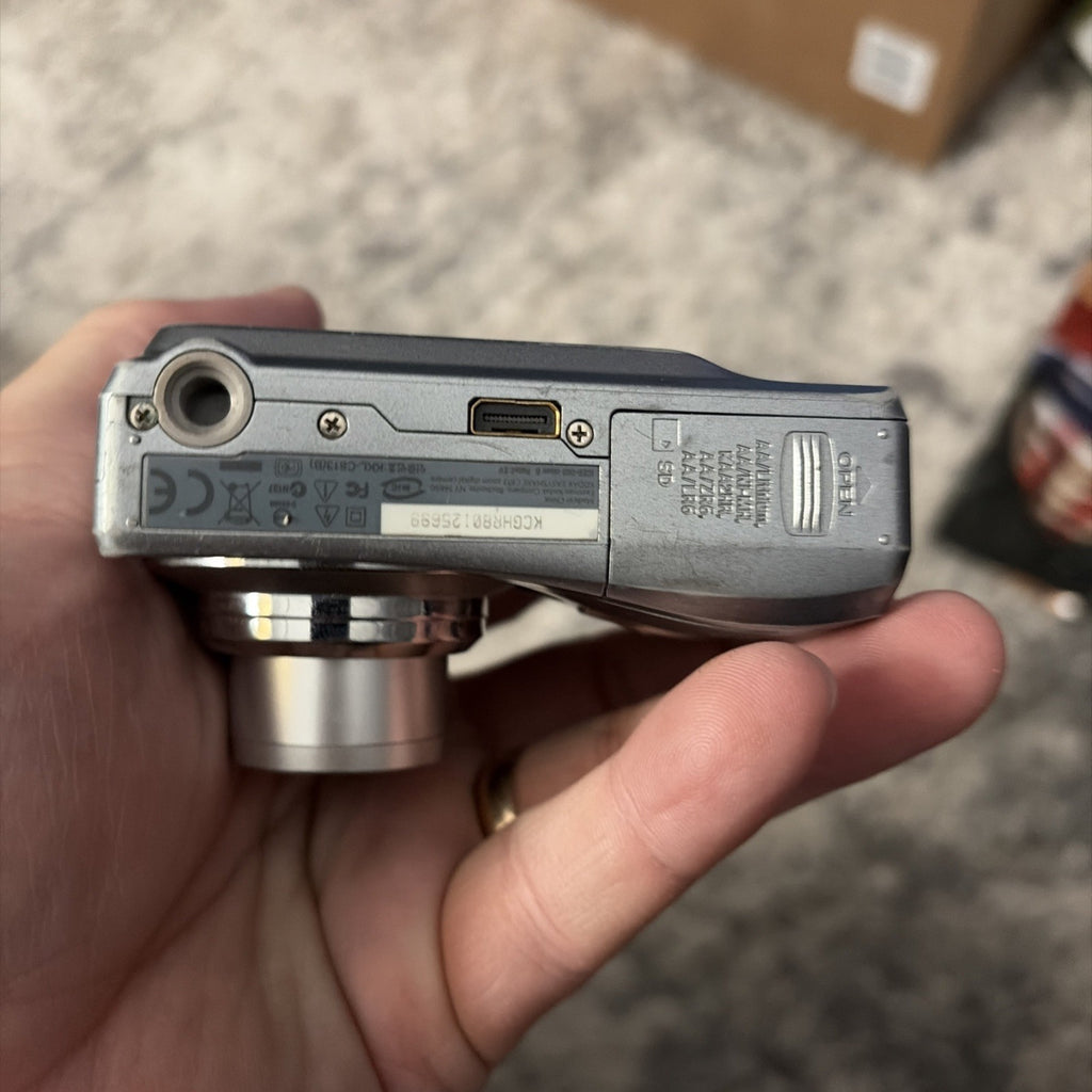 Kodak EasyShare C813 Digital Camera 8.2MP, Silver. Tested Works
