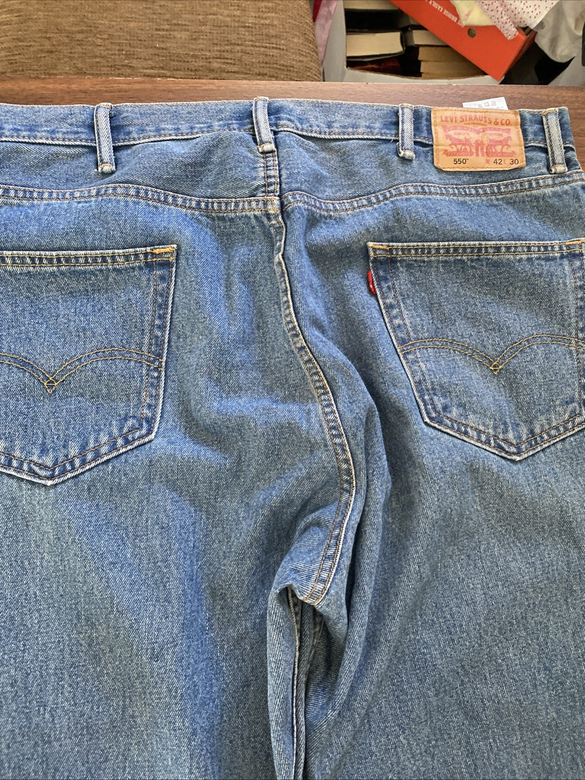 Levi's 550 Relaxed Fit Straight Denim Blue Jeans Mens Size 42X30 Very Nice!
