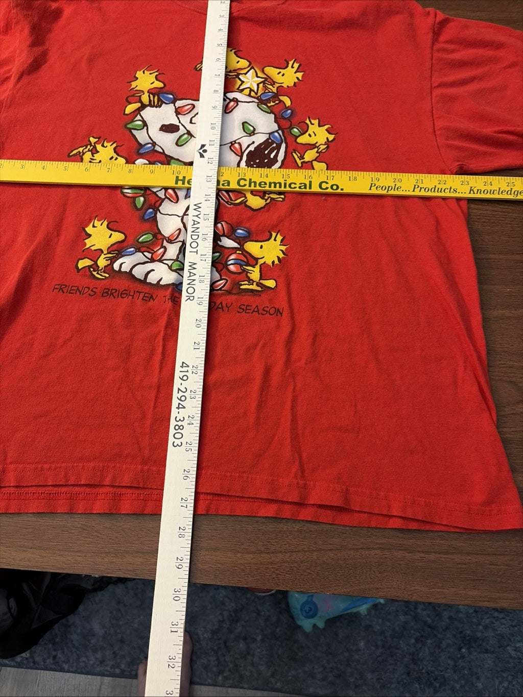 Vintage Peanuts Snoopy T Shirt Adult XL Red Friends Brighten The Holiday Season