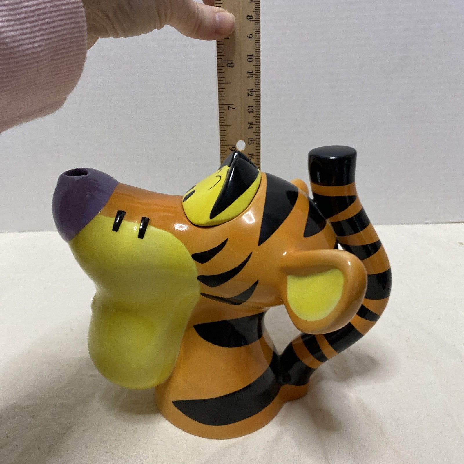 VTG DISNEY CHARACTER SHOWCASE TIGGER'S HEAD TEAPOT 2001 Limited Edition