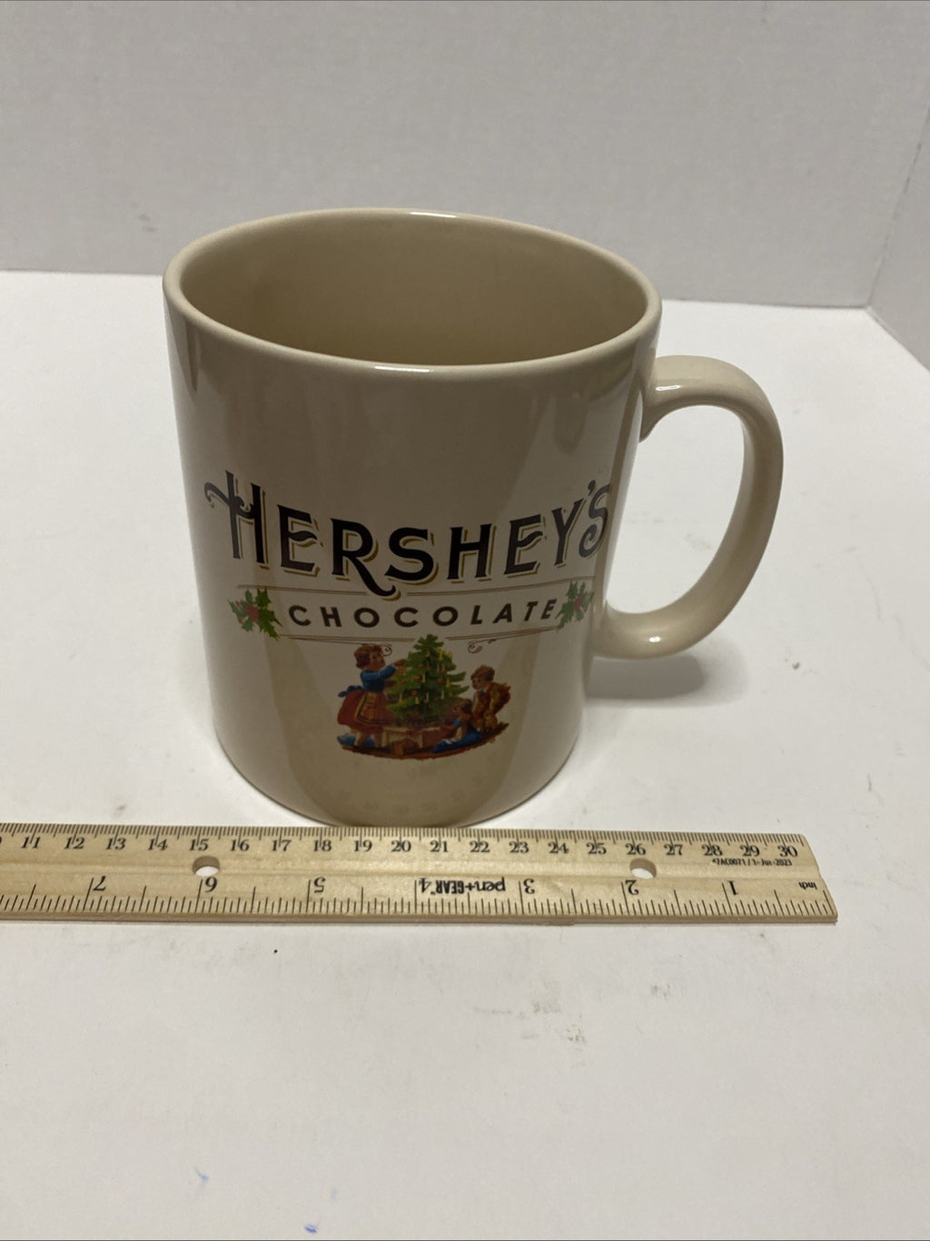 Oversized 28 OZ Hershey's Chocolate Mug Jumbo Large Cup Galerie Christmas Scene