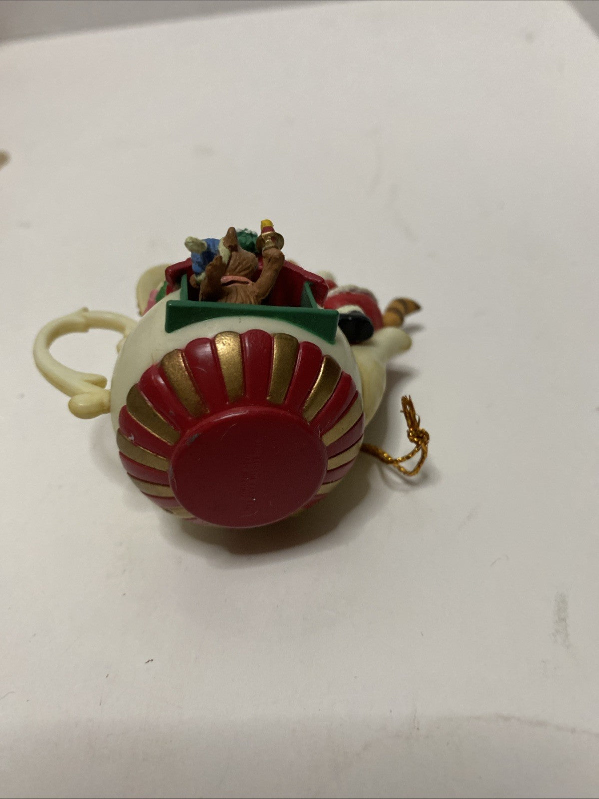 Vintage Lustre Fame Santa Cat & Mouse In a Teapot Christmas Ornament 1995 2.5”