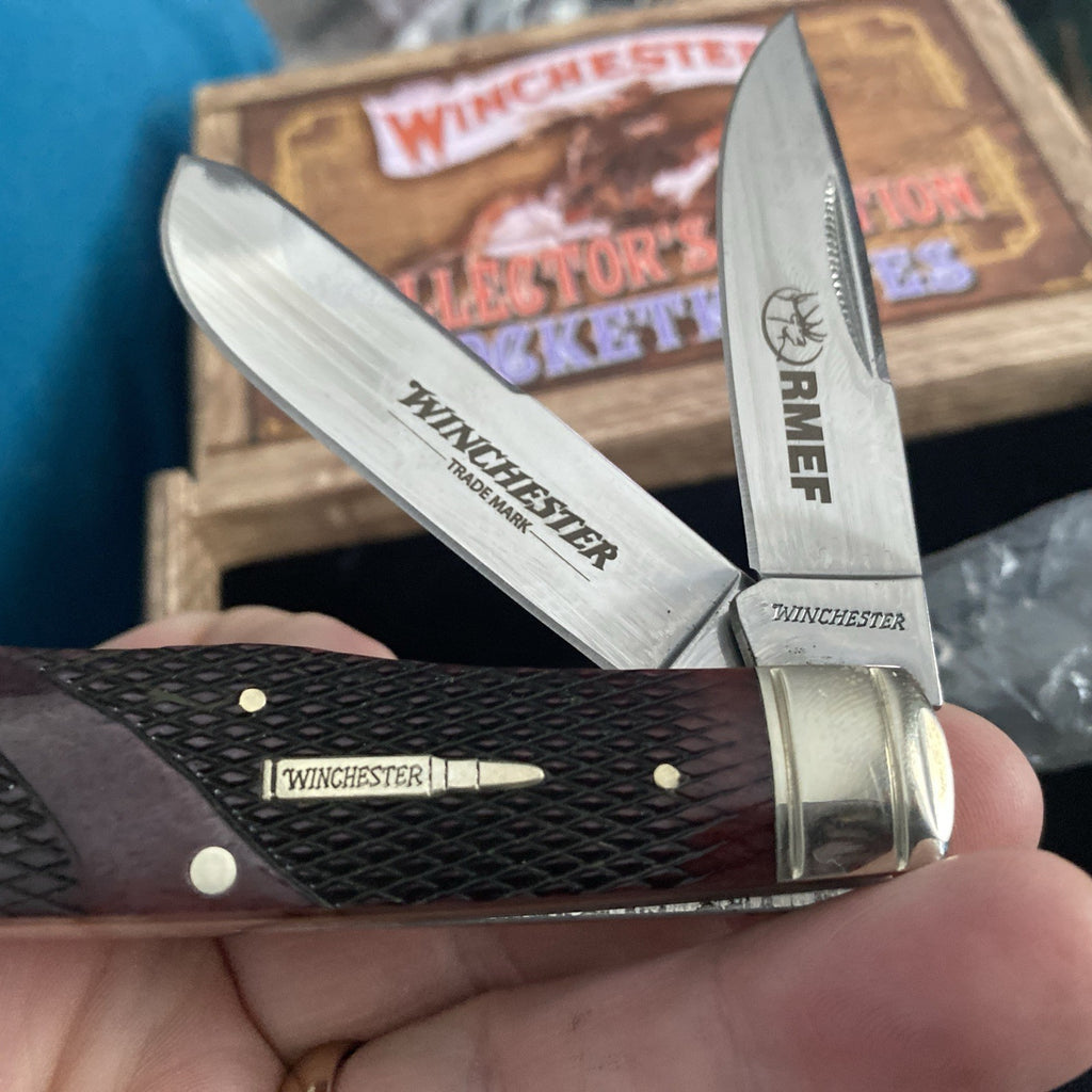 WINCHESTER RMEF COLLECTORS EDITION POCKET KNIFE & DISPLAY BOX