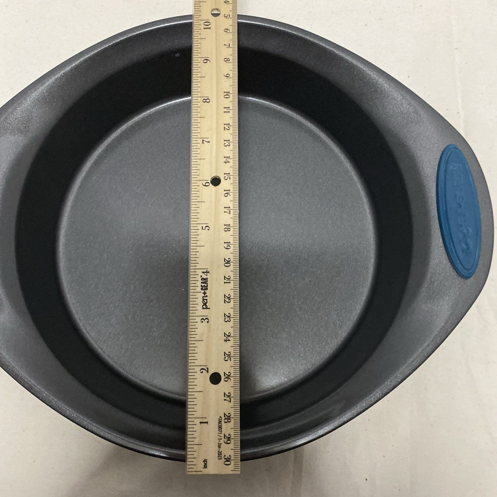 Rachael Ray Nonstick Cake Pan, Round, Grip Handles, 9" Gray Metal